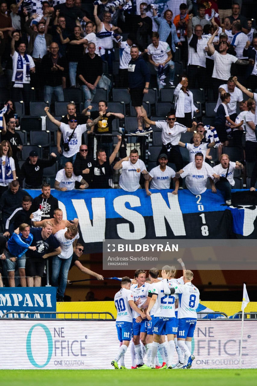 IFK Norrköpings spelare jublar