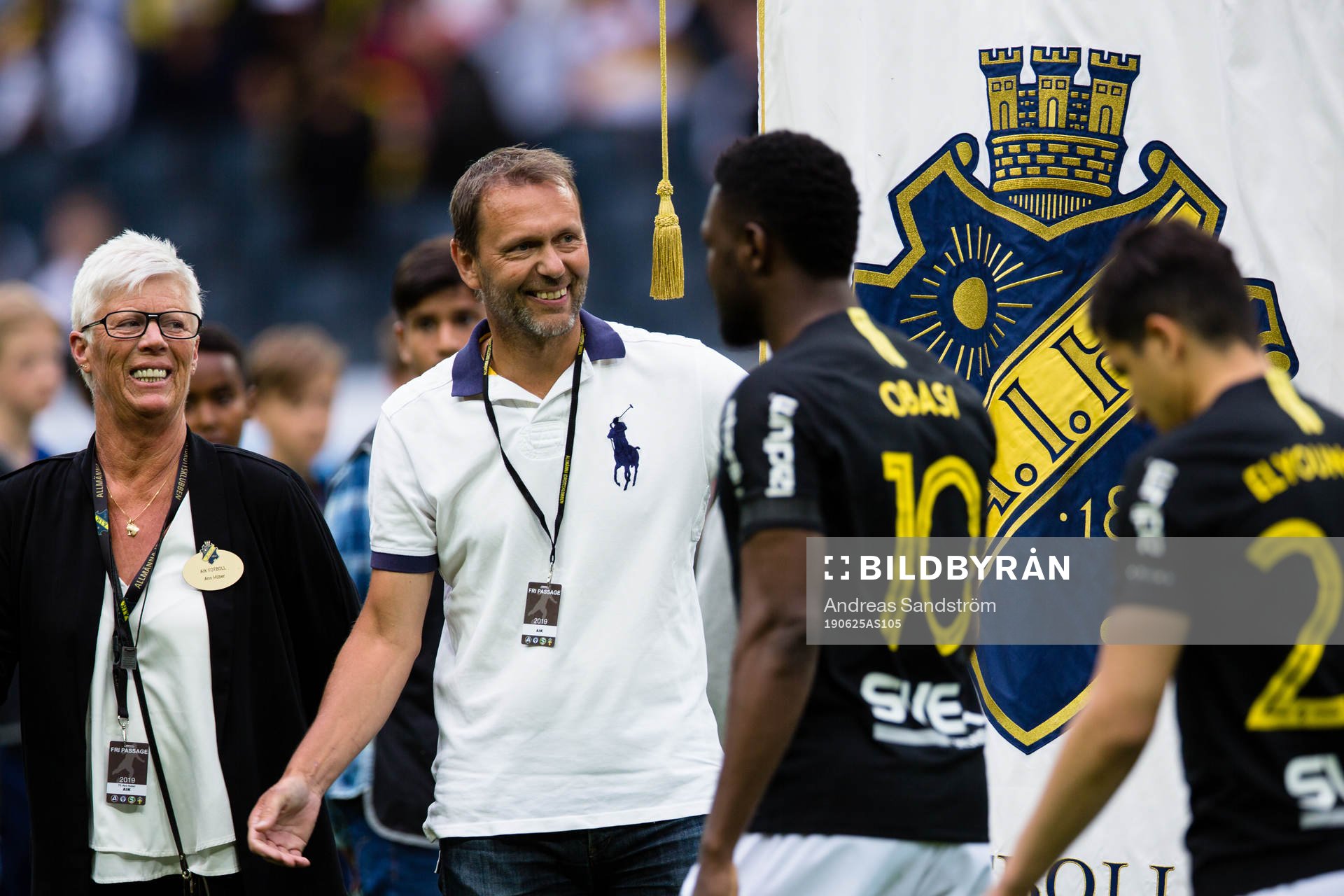 s tidigare spelare Krister Nordin agerar flaggbärare