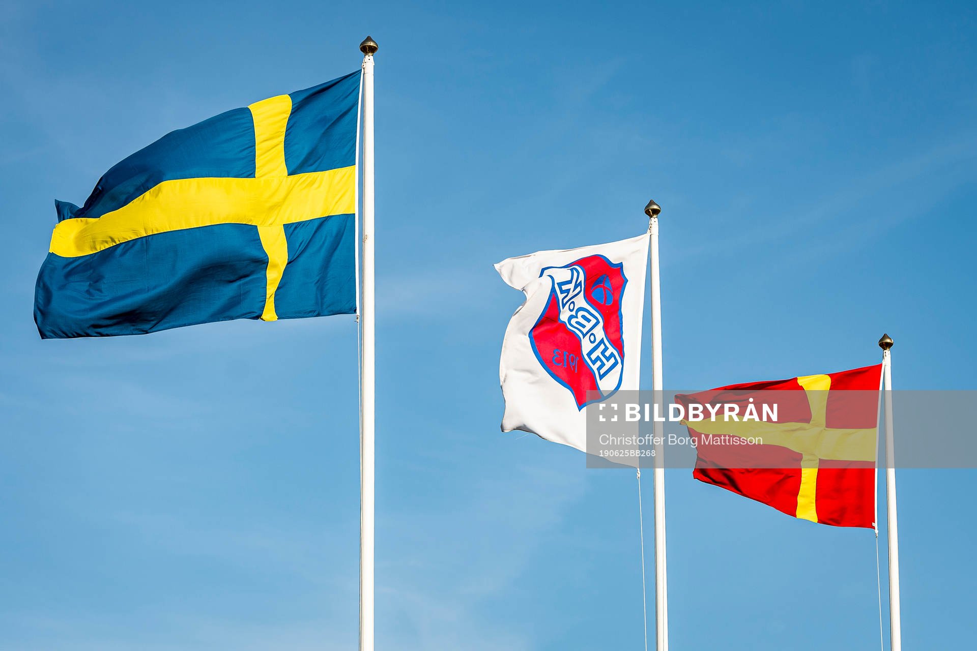 Svenska flaggan, Höganäs BKs flagga med klubbmärket på