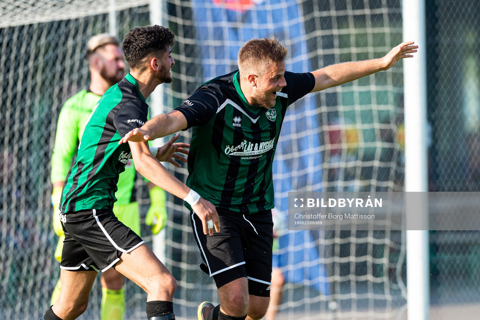 Högaborgs Emil Nilsson jublar efter 0-1 under fotbollsmatchen i Division 3 Sydvästra Götaland mellan Höganäs och Högaborg den 25 juni 2019 i Höganäs.