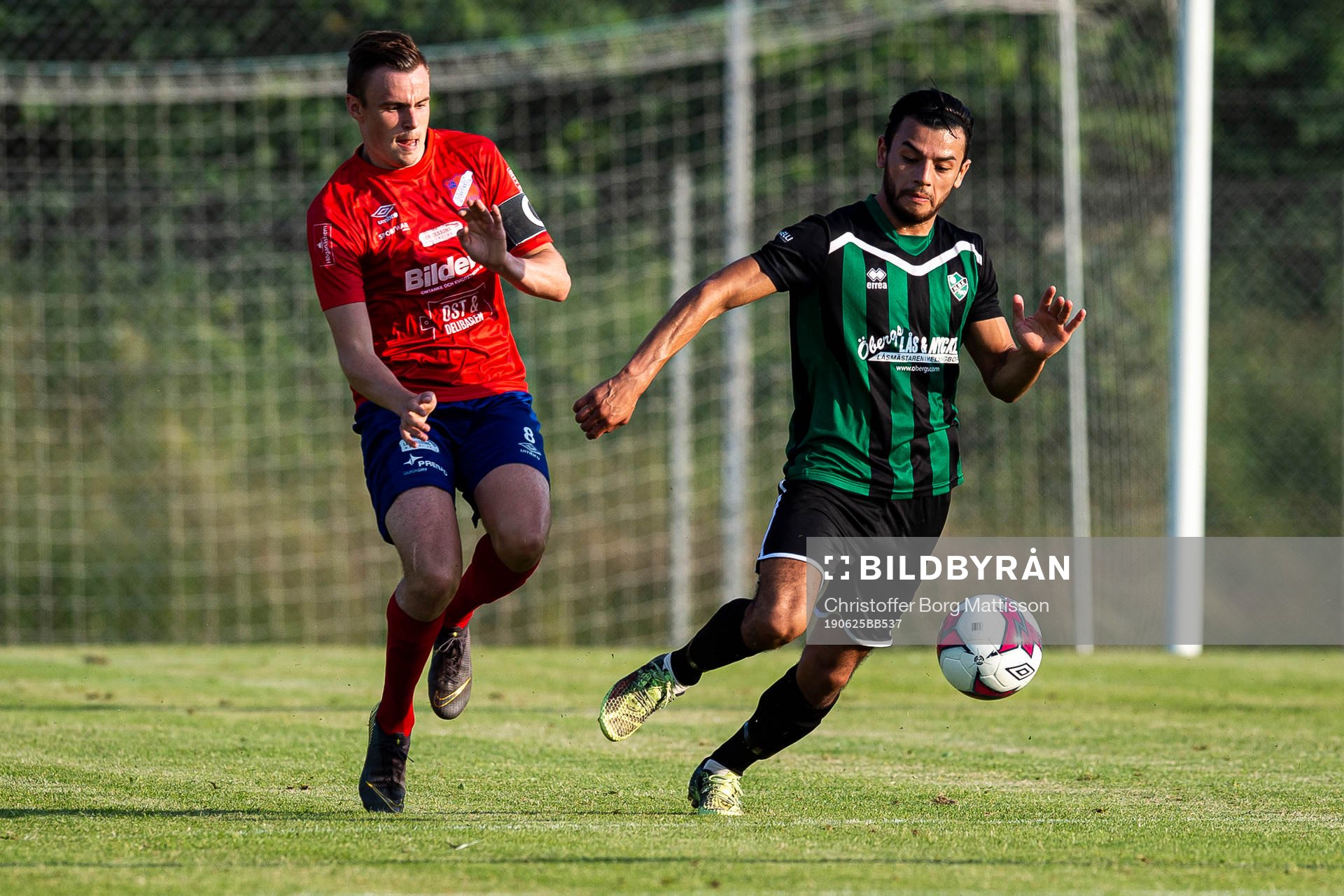 Höganäs Oskar Lindblom och Högaborgs Stanley Batres Prado