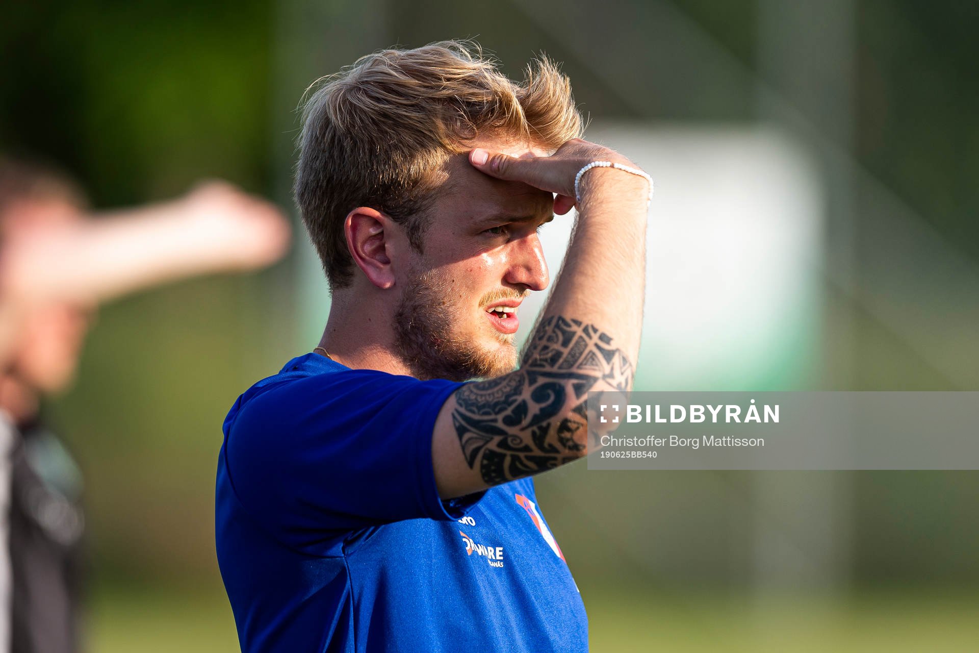 Höganäs assisterande tränare Linus Ahlberg under fotbollsmatchen i Division 3 Sydvästra Götaland mellan Höganäs och Högaborg den 25 juni 2019 i Höganäs.