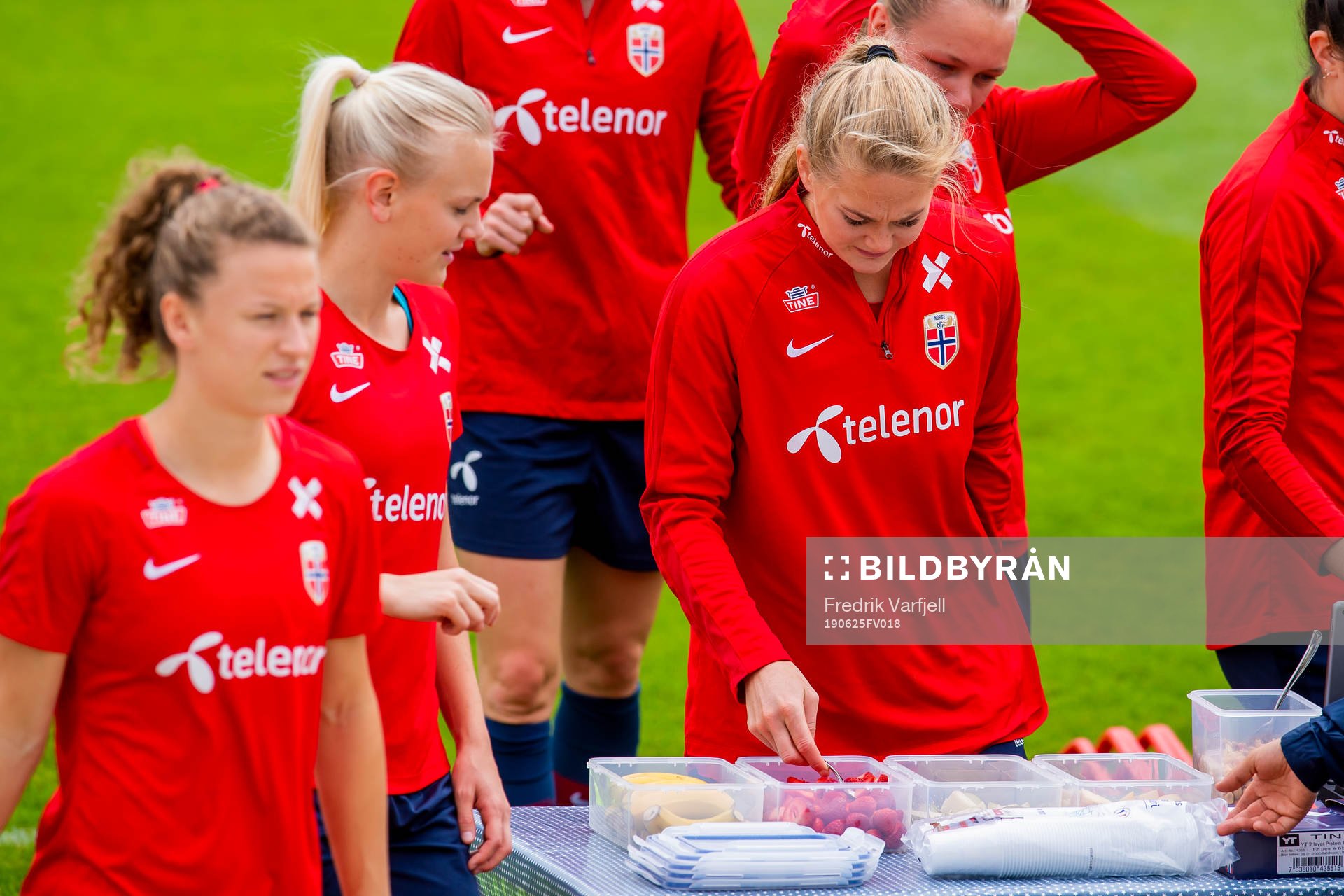 'Synne Skinnes Hansen, Karina Sævik and Lisa-Marie