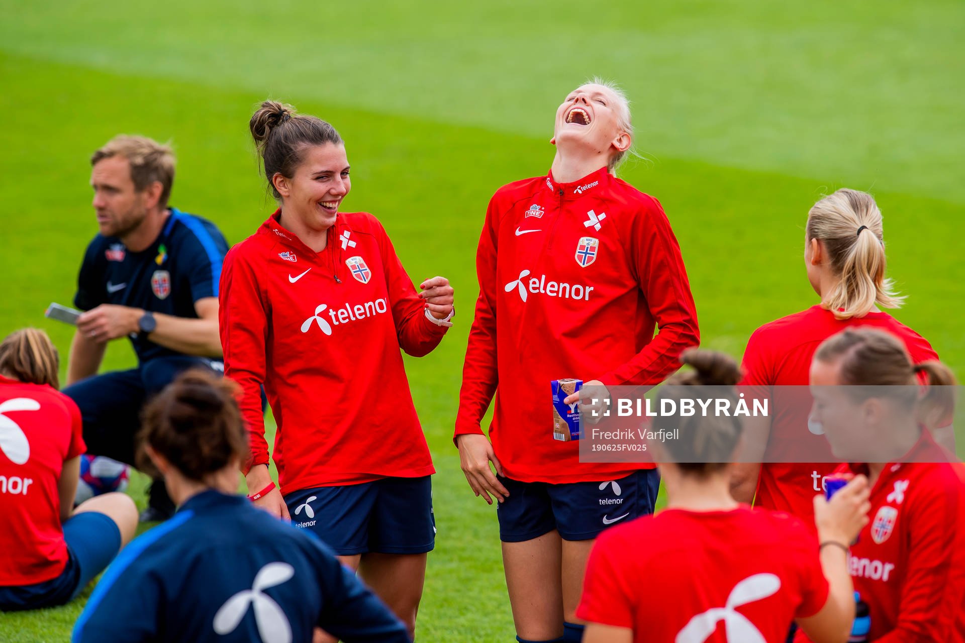 Cecilie Redisch Kvamme and Karina Sævik of Norway