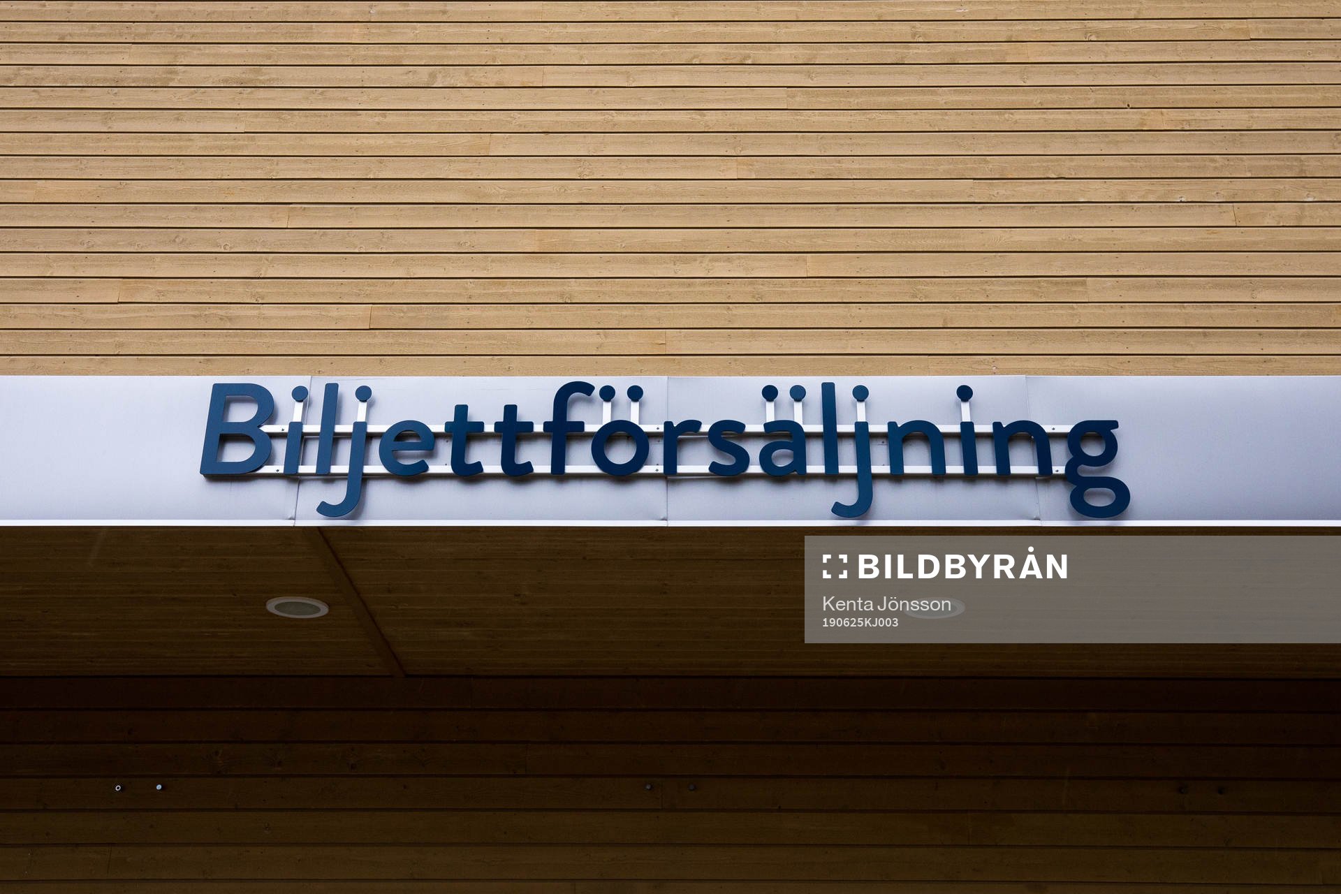 En skylt ovanför biljettförsäljningen på Gavlevallen