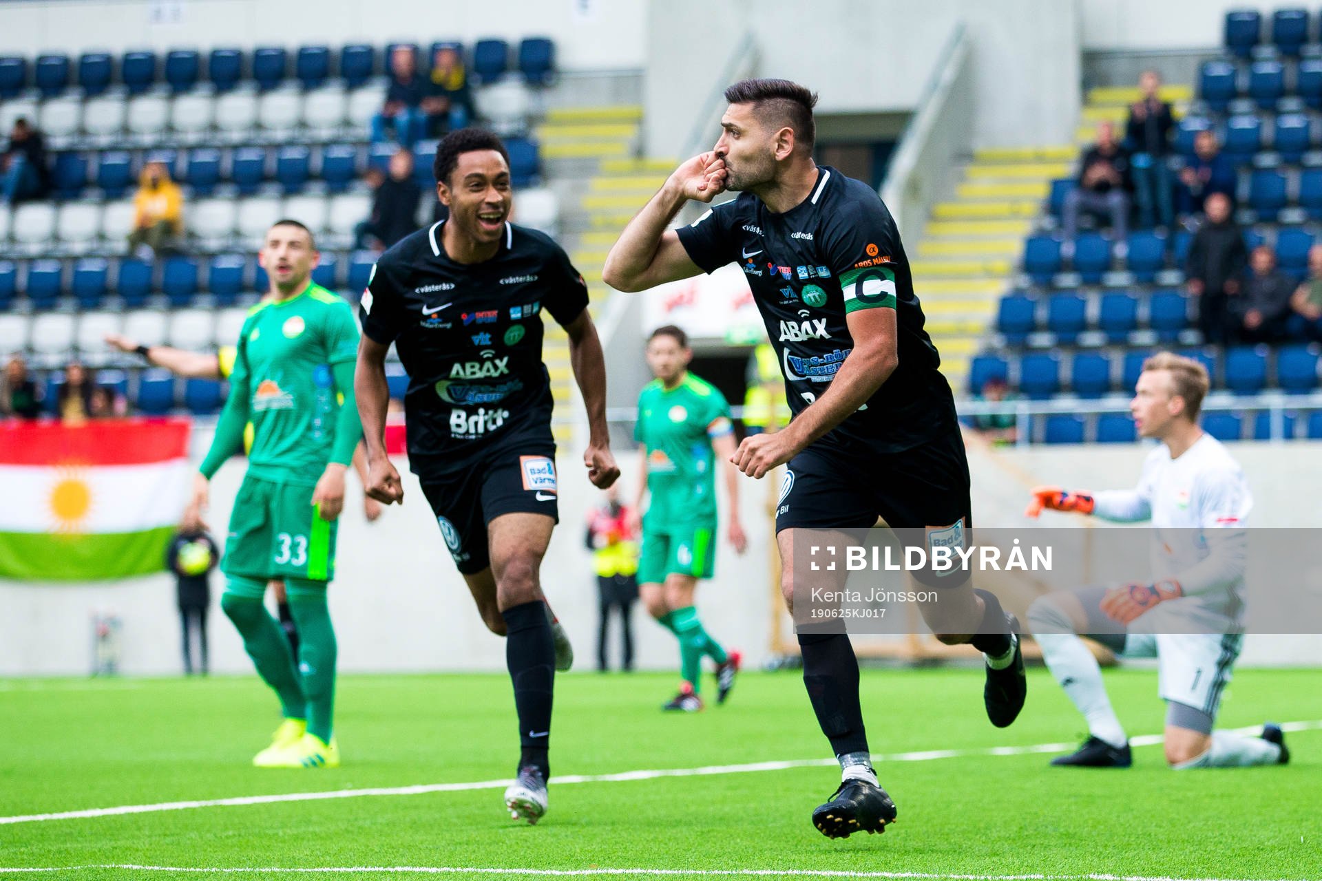 Västerås Ilir Berisha  jublar med Boris Ljevar