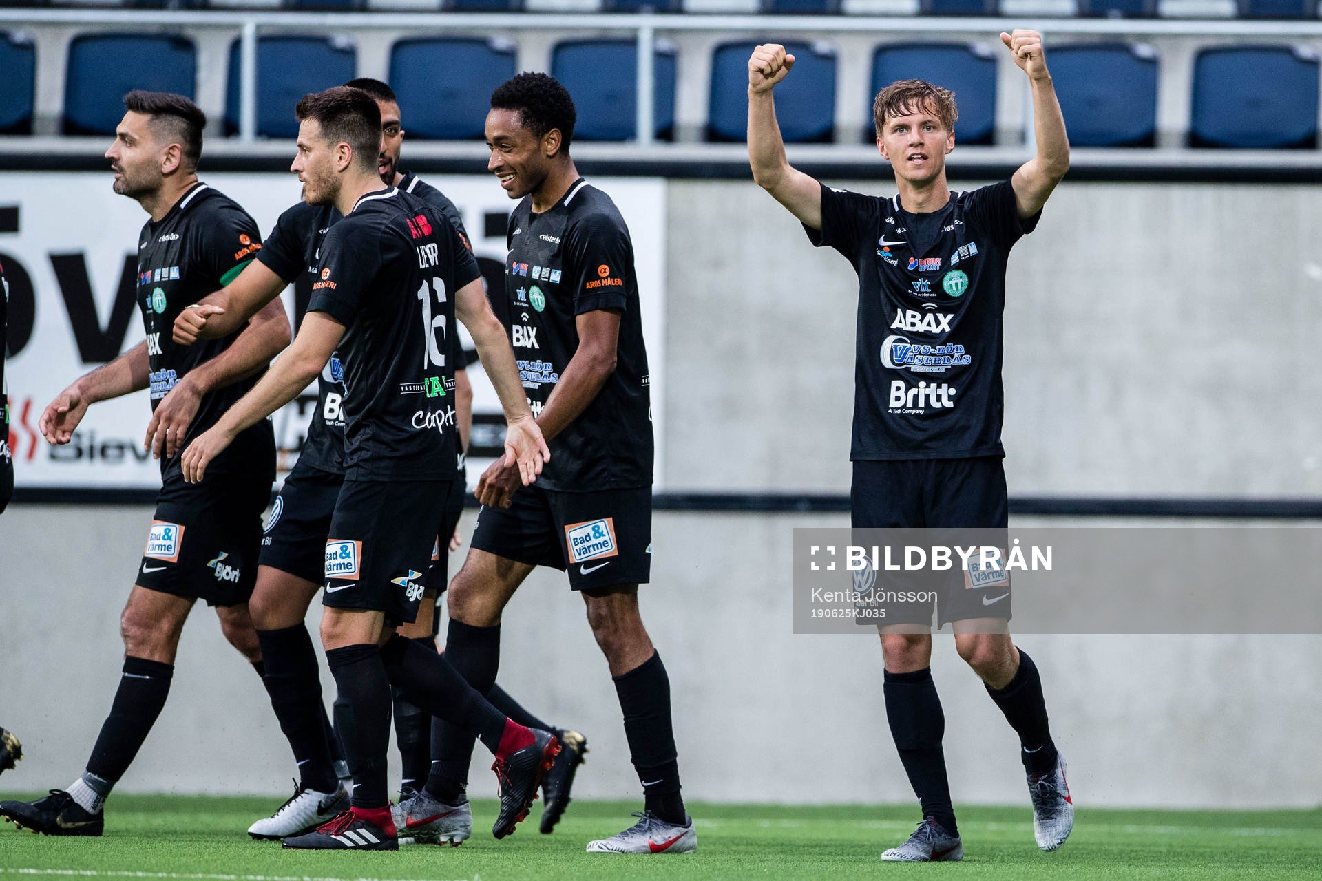 Västerås Samuel Holm jublar