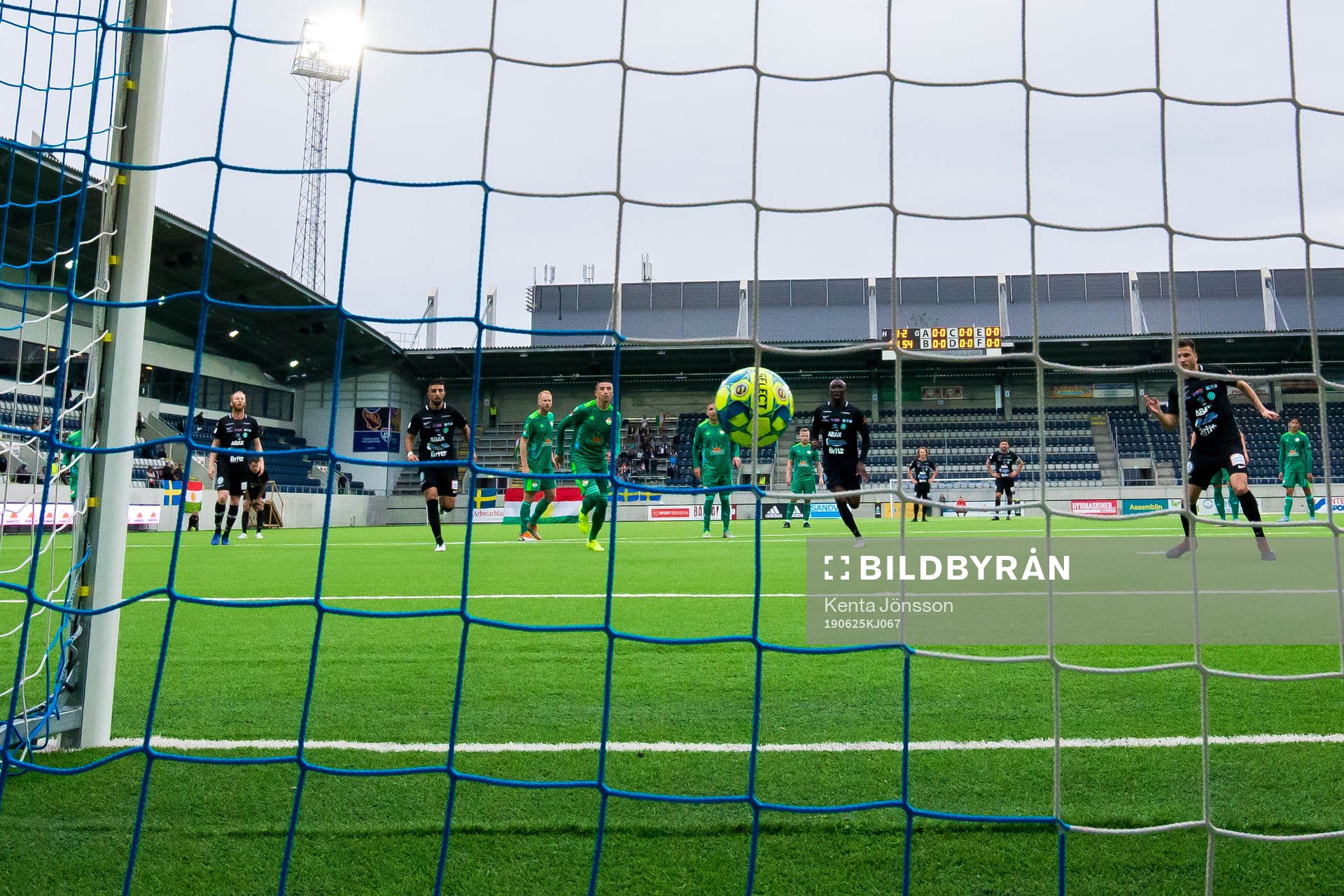 Västerås Boris Ljevar gör 1-3 på en straff