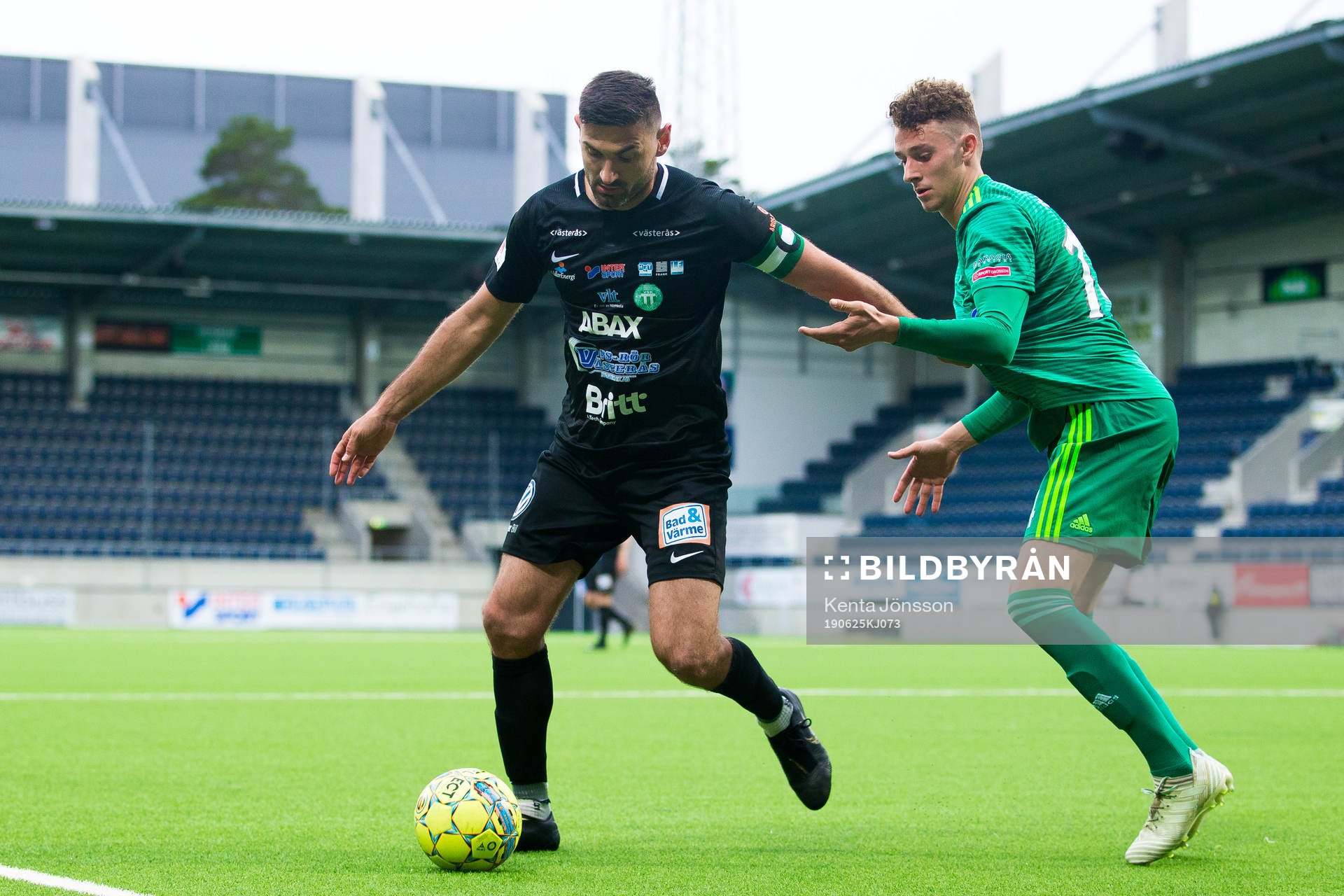 Västerås Ilir Berisha  och Dalkurds Christopher McVey