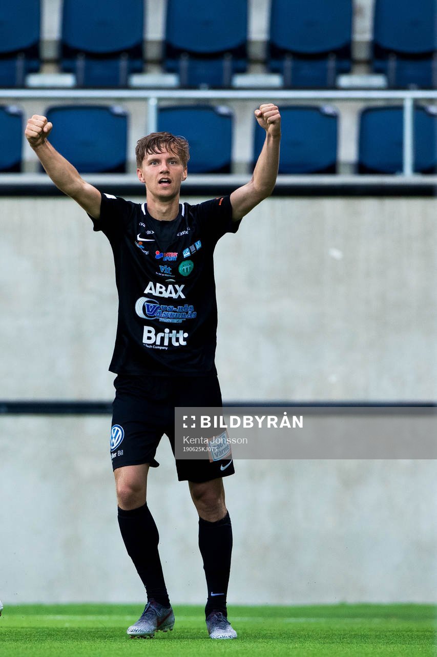 Västerås Samuel Holm jublar