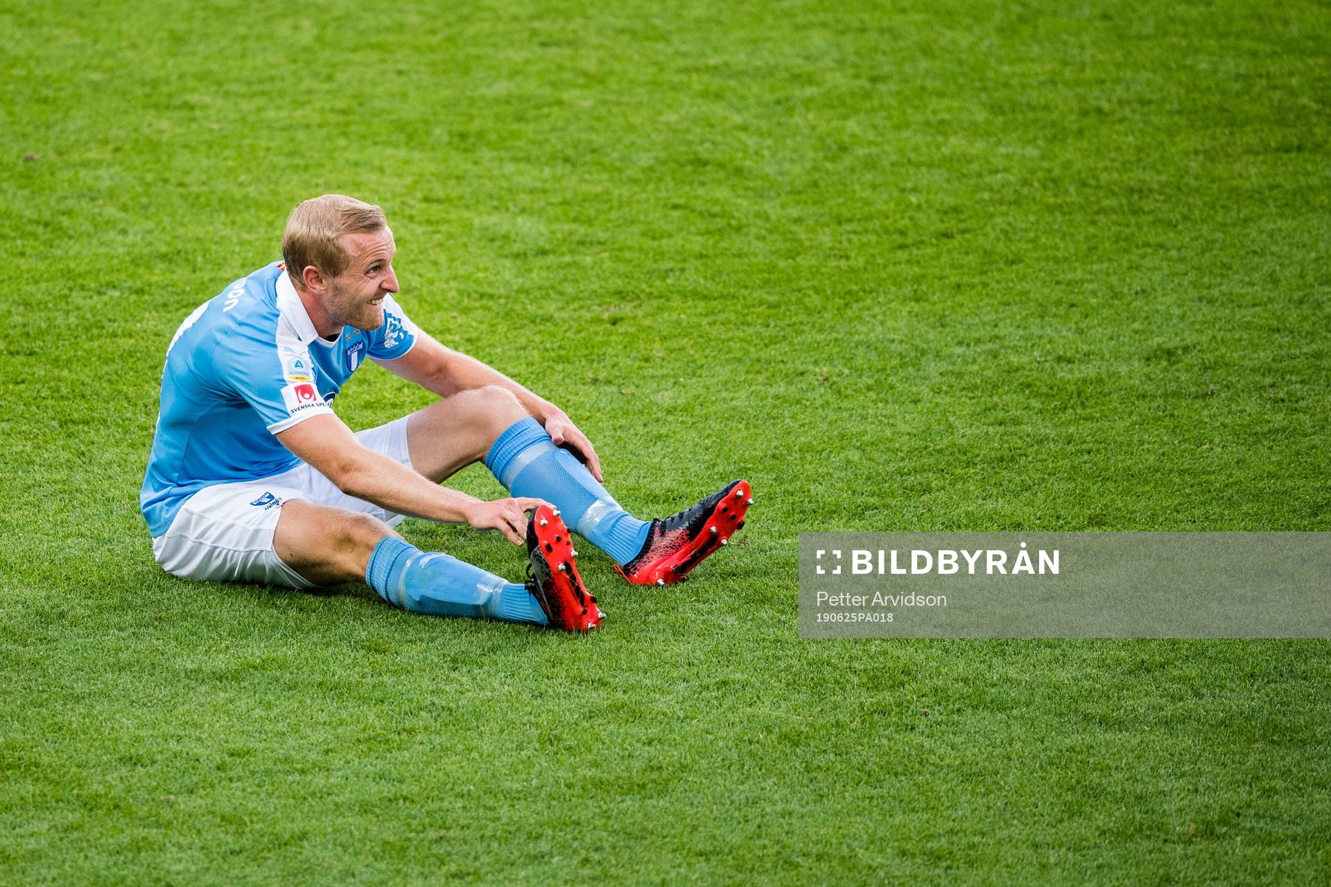 Malmö FFs Franz Brorsson skadas under träningsmatchen i fotboll mellan Malmö FF och Gorica den 25 juni 2019 i Malmö.