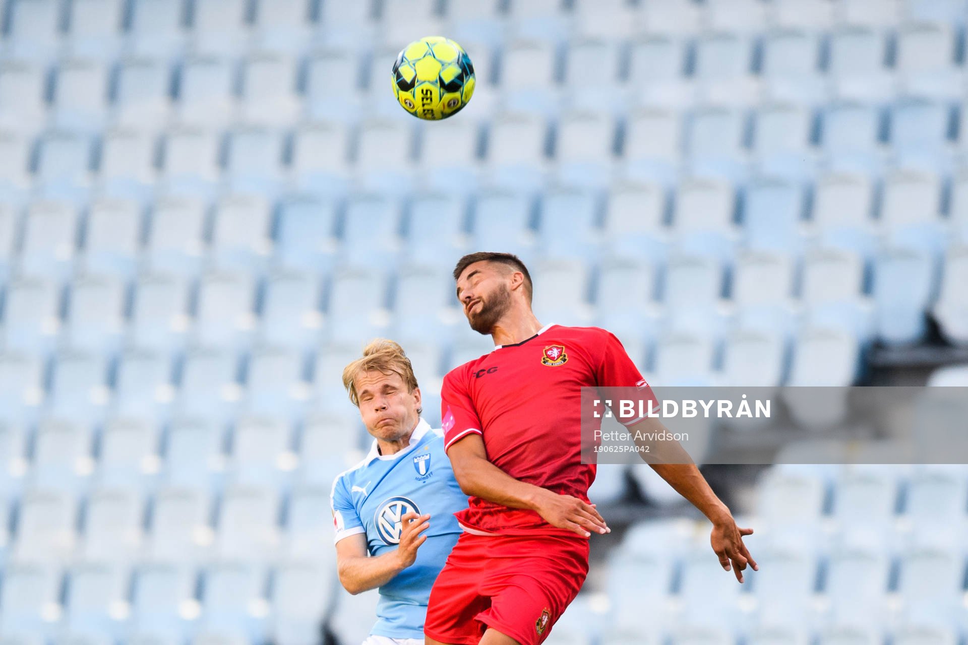 Malmö FFs Oscar Lewicki och Goricas Lukasz Zwolinski