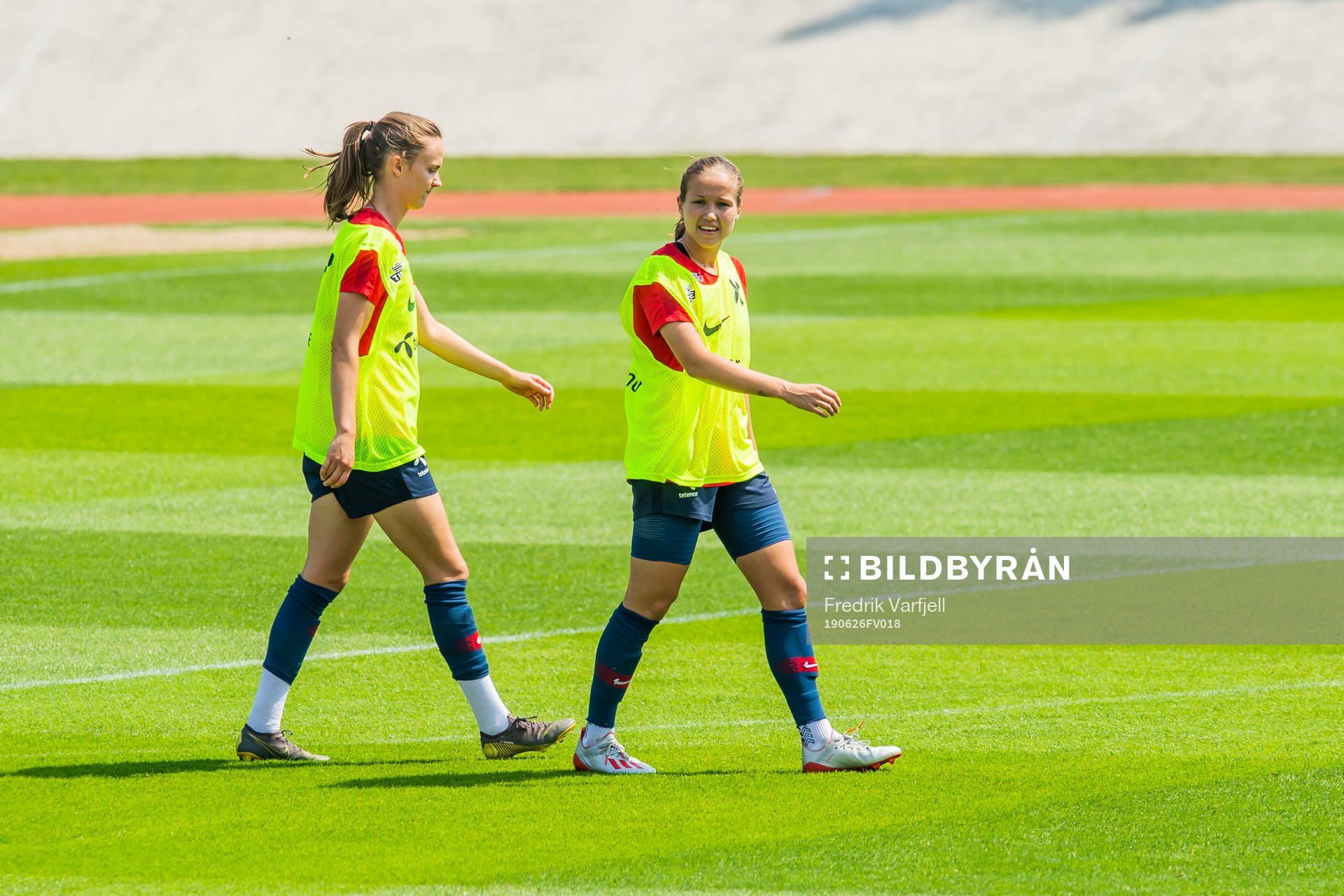Caroline Graham Hansen and Guro Reiten of Norway