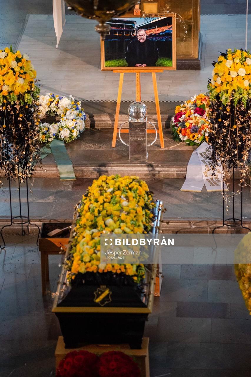 Lennart Johansson Trophy and the coffin