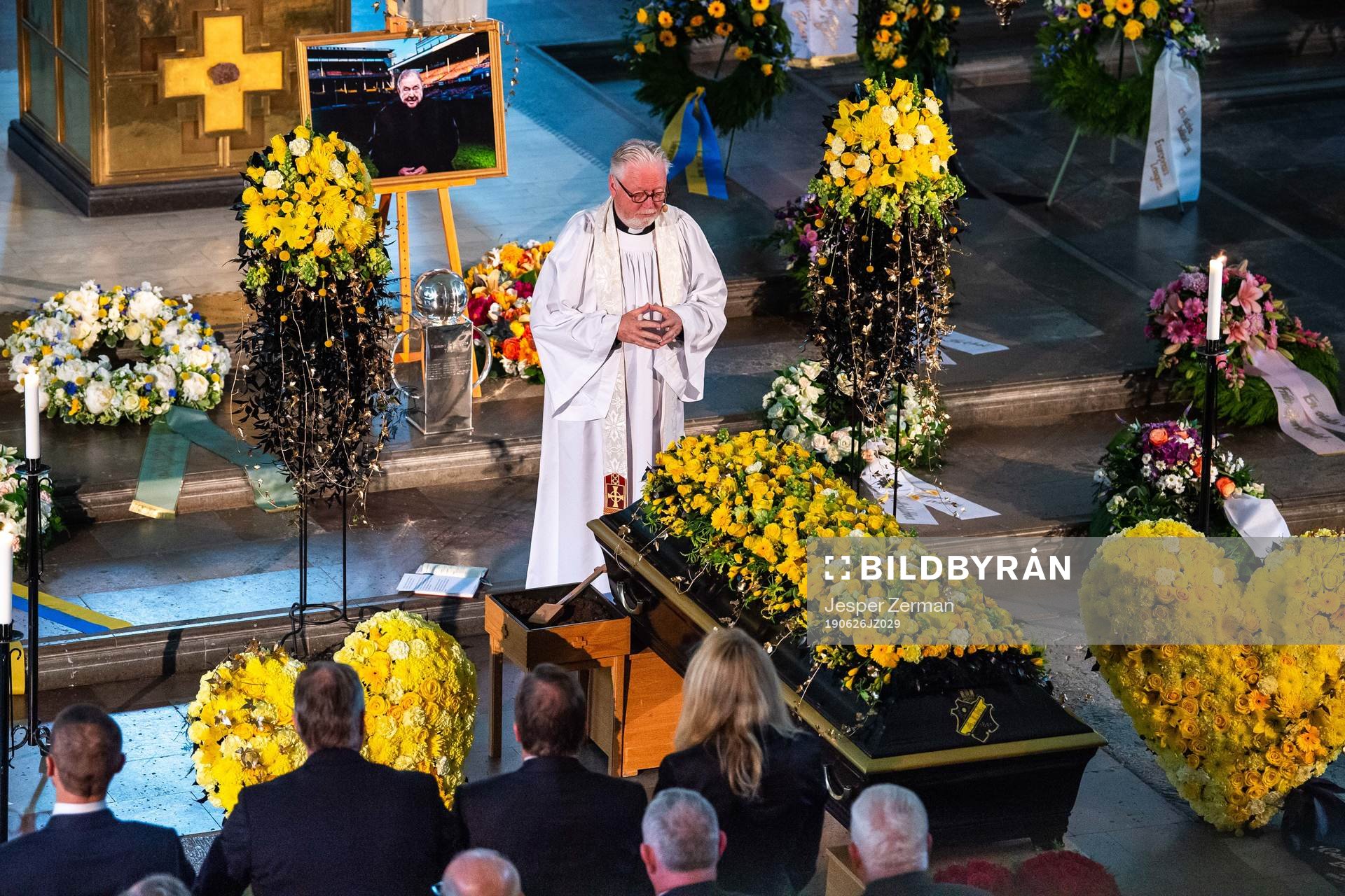 General view of the ceremony with preist Olle Carlsson