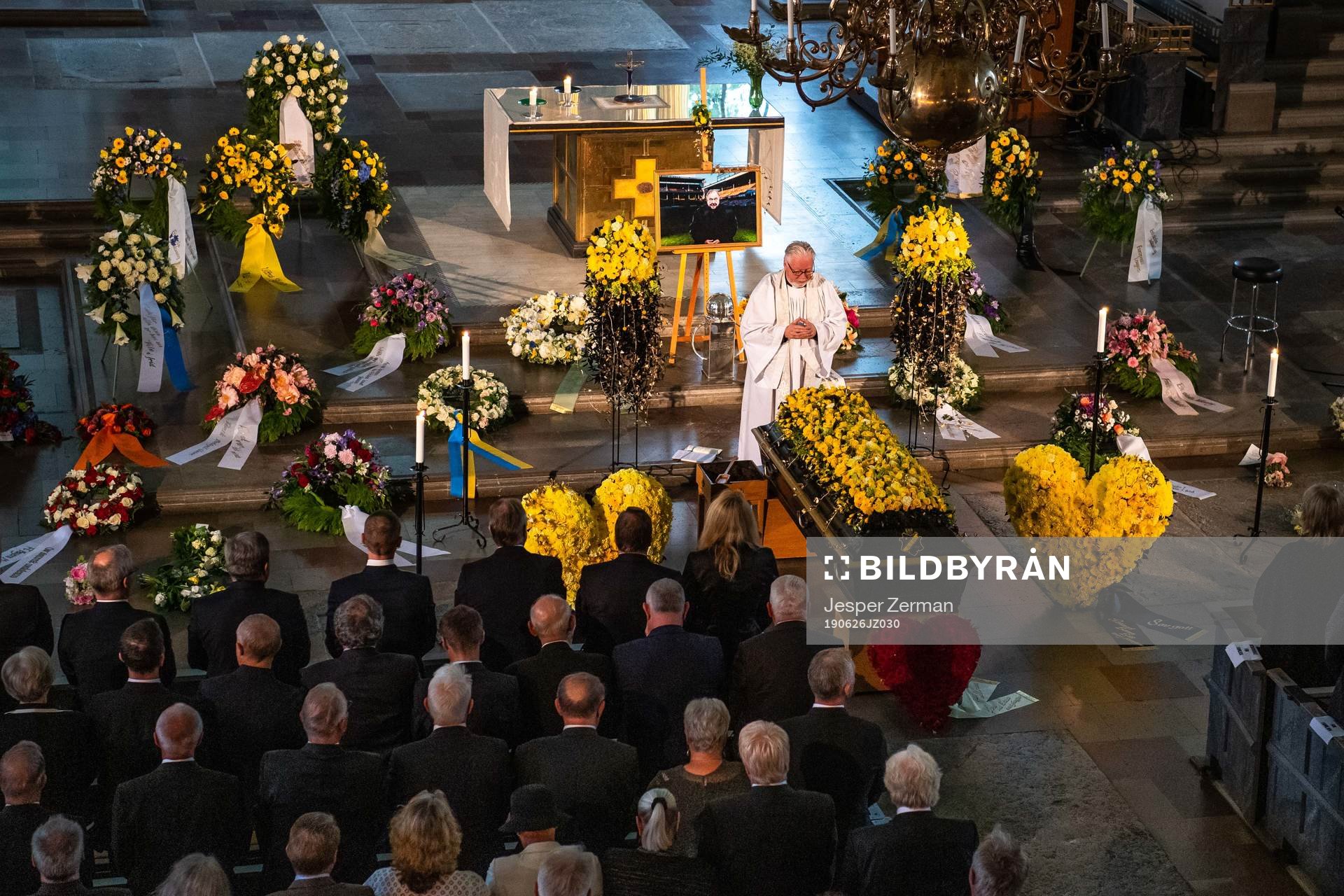 General view of the ceremony with preist Olle Carlsson