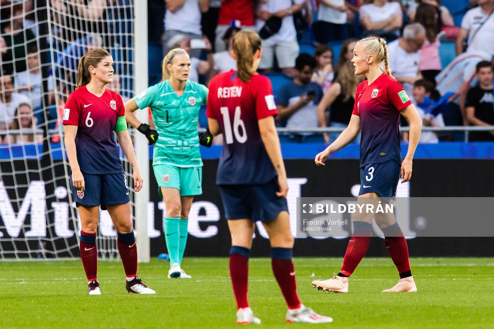 Maren Nævdal Mjelde, goalkeeper Ingrid Hjelmseth, Guro