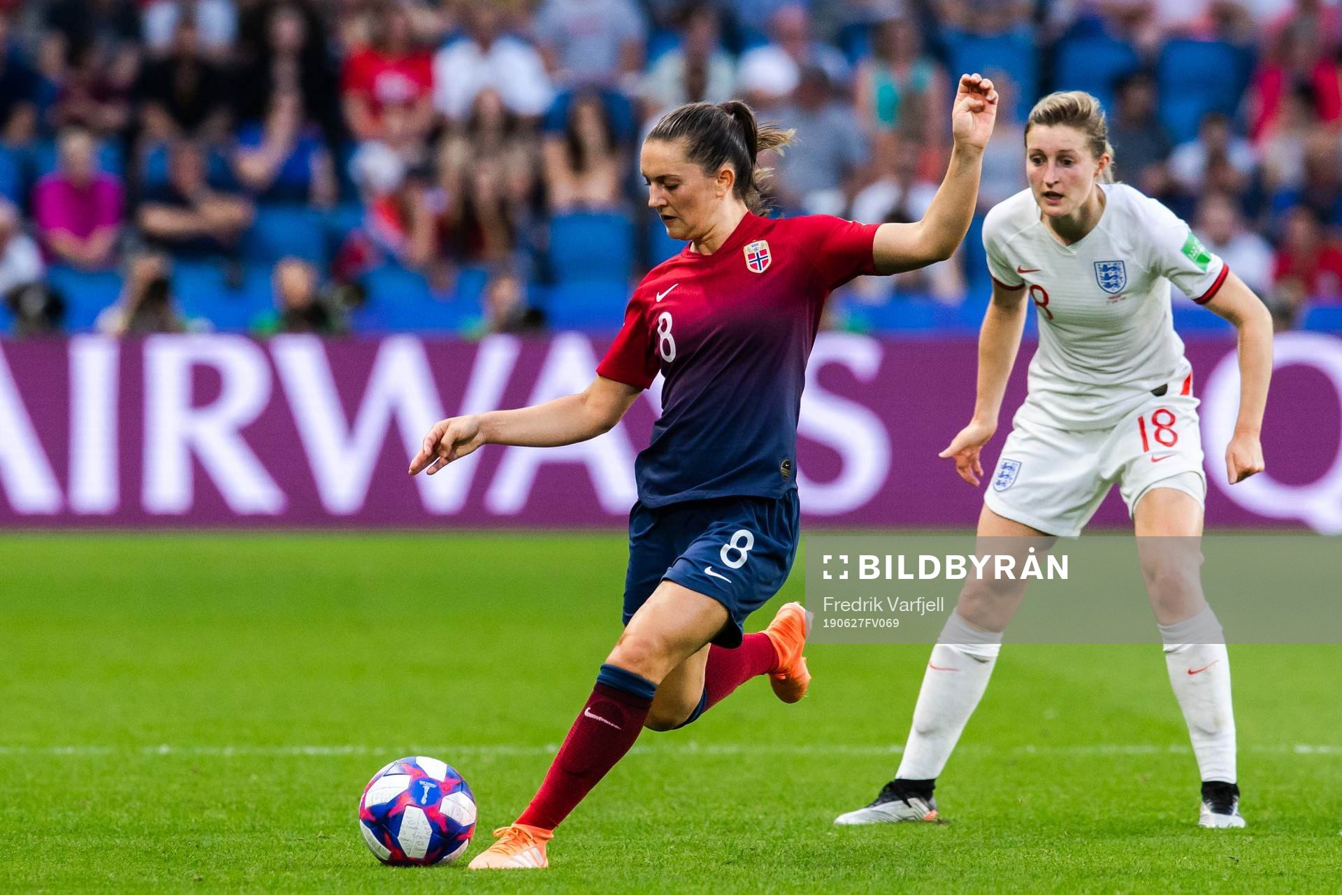 Vilde Bøe Risa of Norway and Ellen White of England