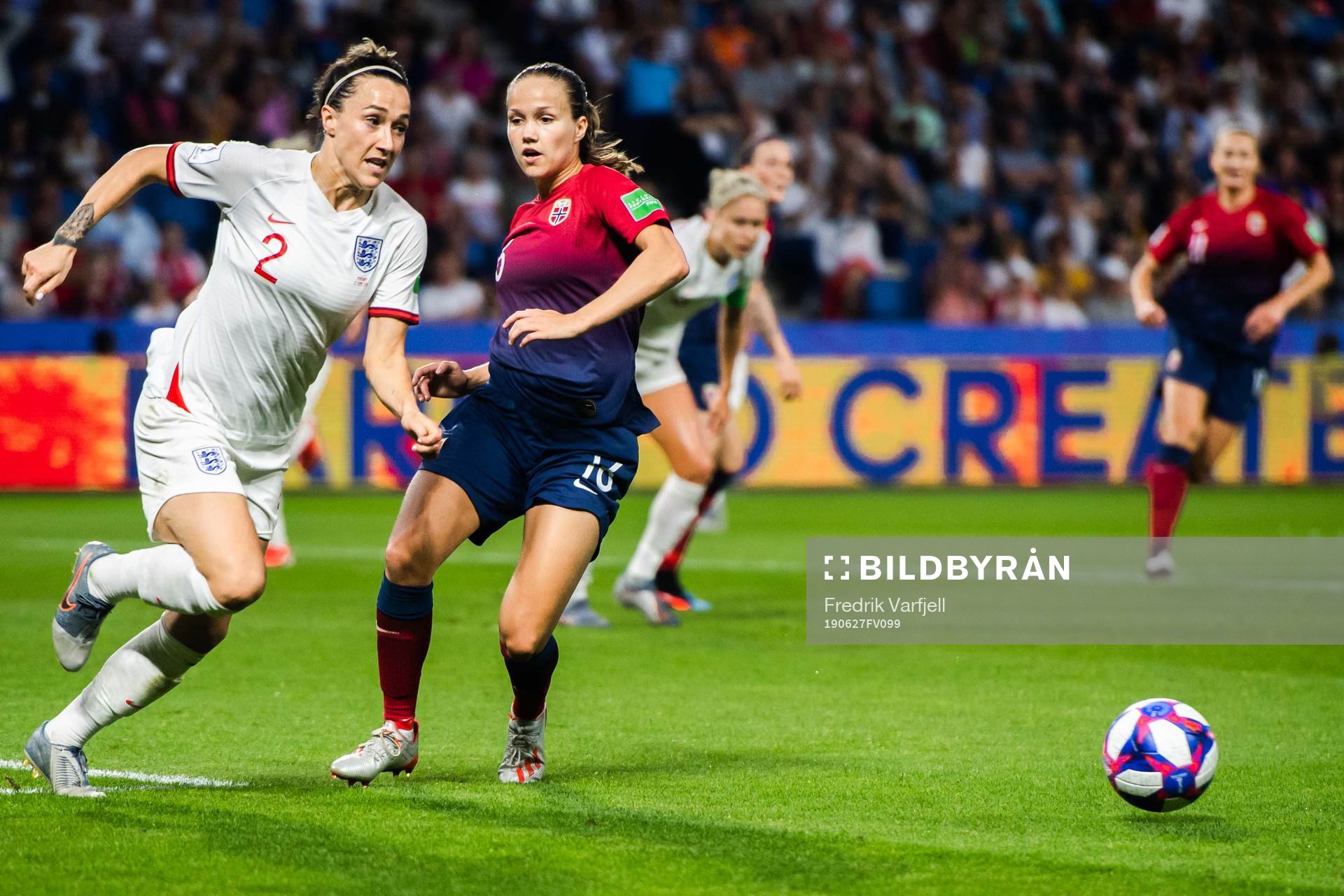 Lucy Bronze of England and Guro Reiten of Norway