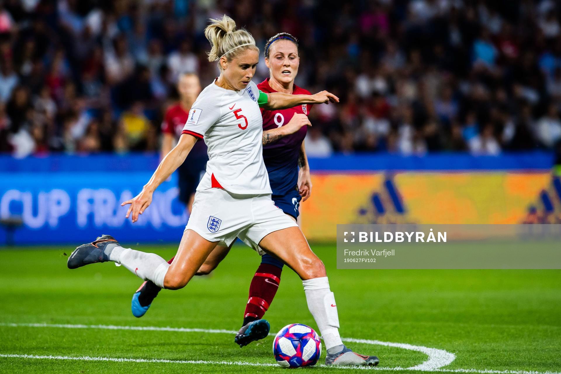 Steph Houghton of England and Isabell Lehn Herlovsen of