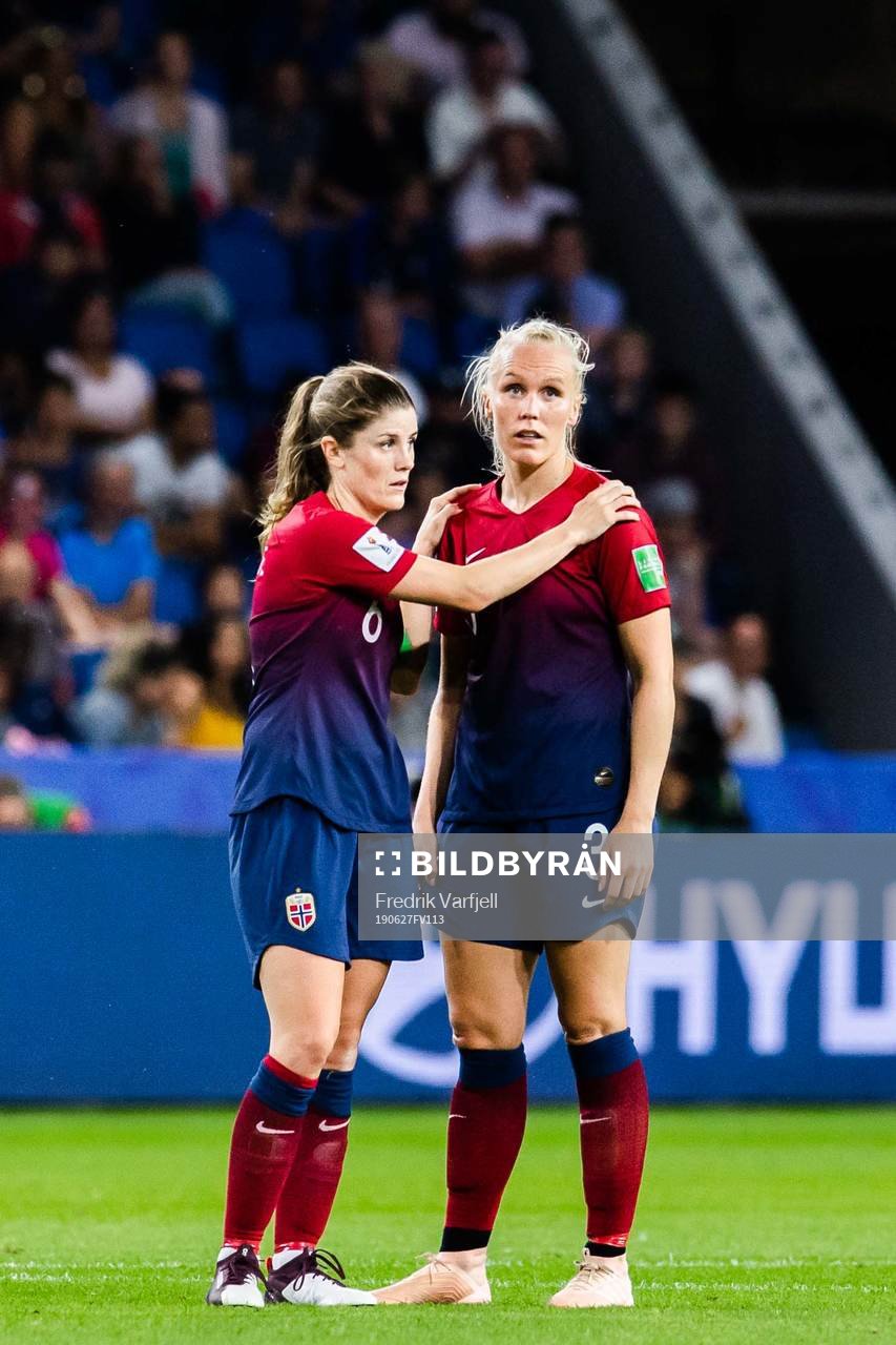 Maren Nævdal Mjelde and Maria Thorisdottir of Norway look