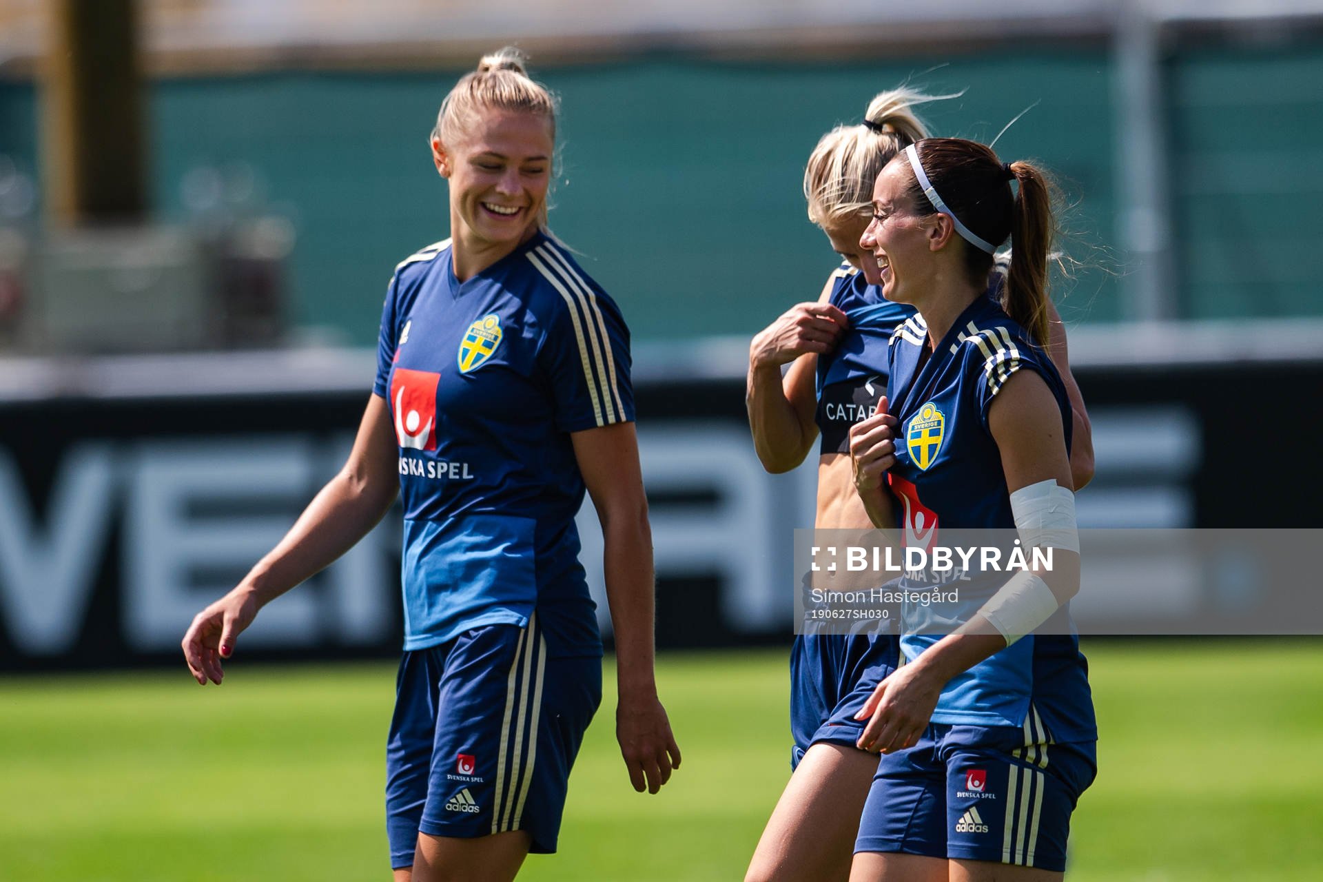 Fridolina Rolfö , Sofia Jakobsson and Kosovare Asllani of