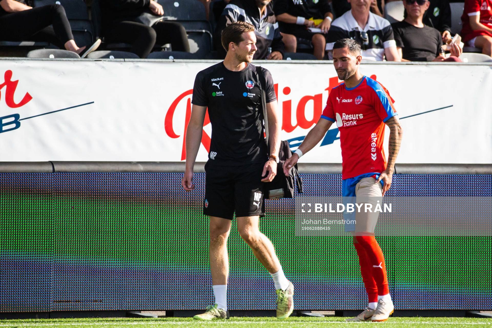 Helsingborgs David Boysen lämnar planen