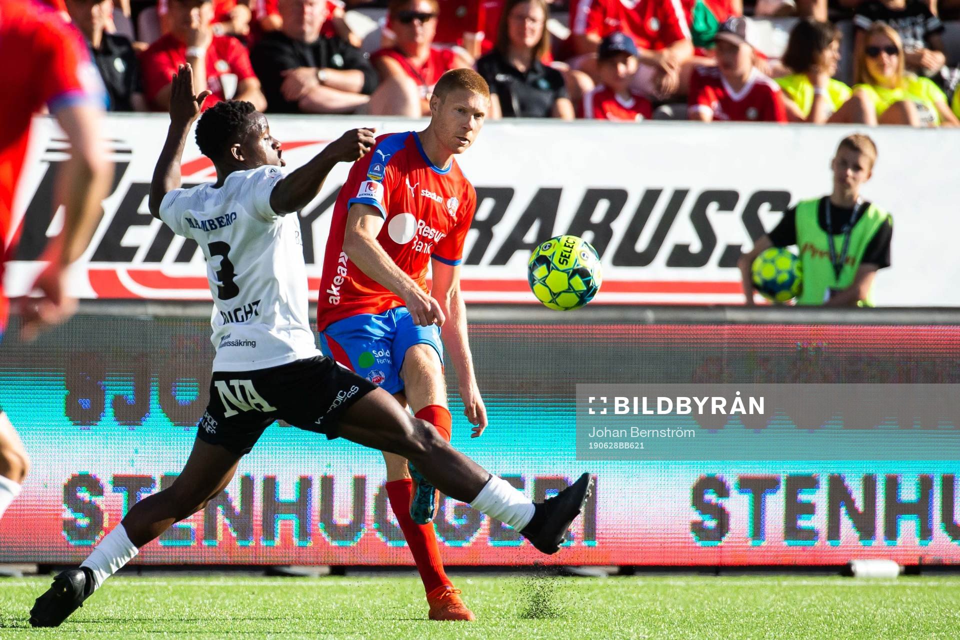 Helsingborgs Markus Holgersson och Örebros Kevin Wright