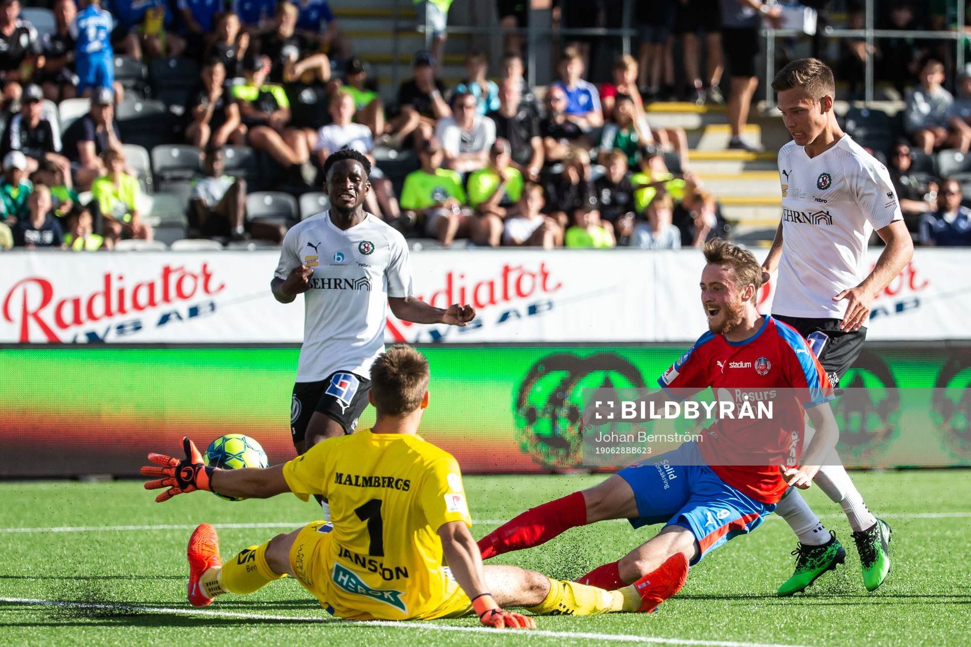 Helsingborgs Rasmus Jönsson gör 0-1 bakom Örebros