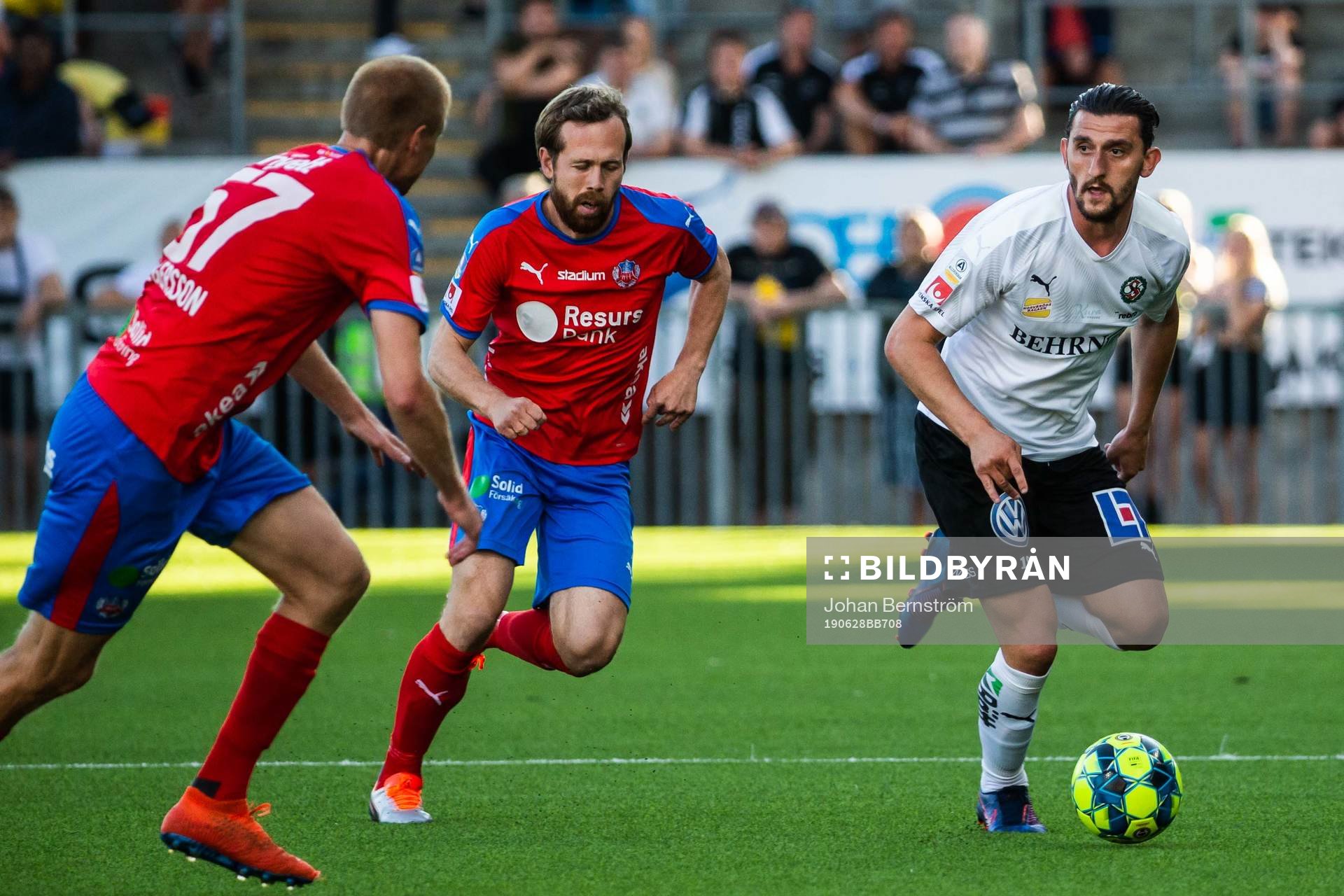 Örebros Agon Mehmeti och Helsingborgs Markus Holgersson
