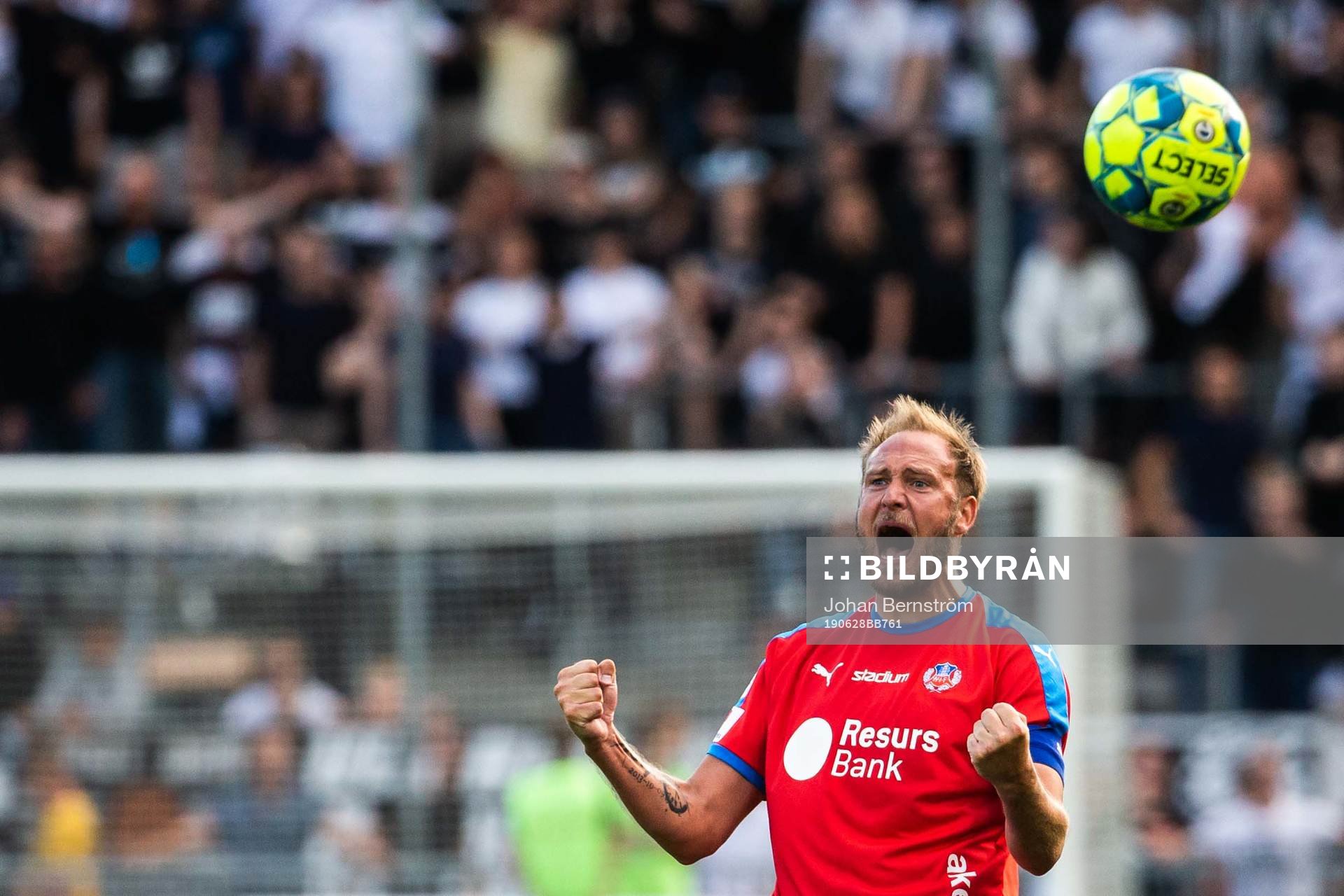  Helsingborgs Andreas Granqvist jublar efter fotbollsmatchen i Allsvenskan mellan Örebro och Helsingborg den 28 juni 2019 i Örebro.