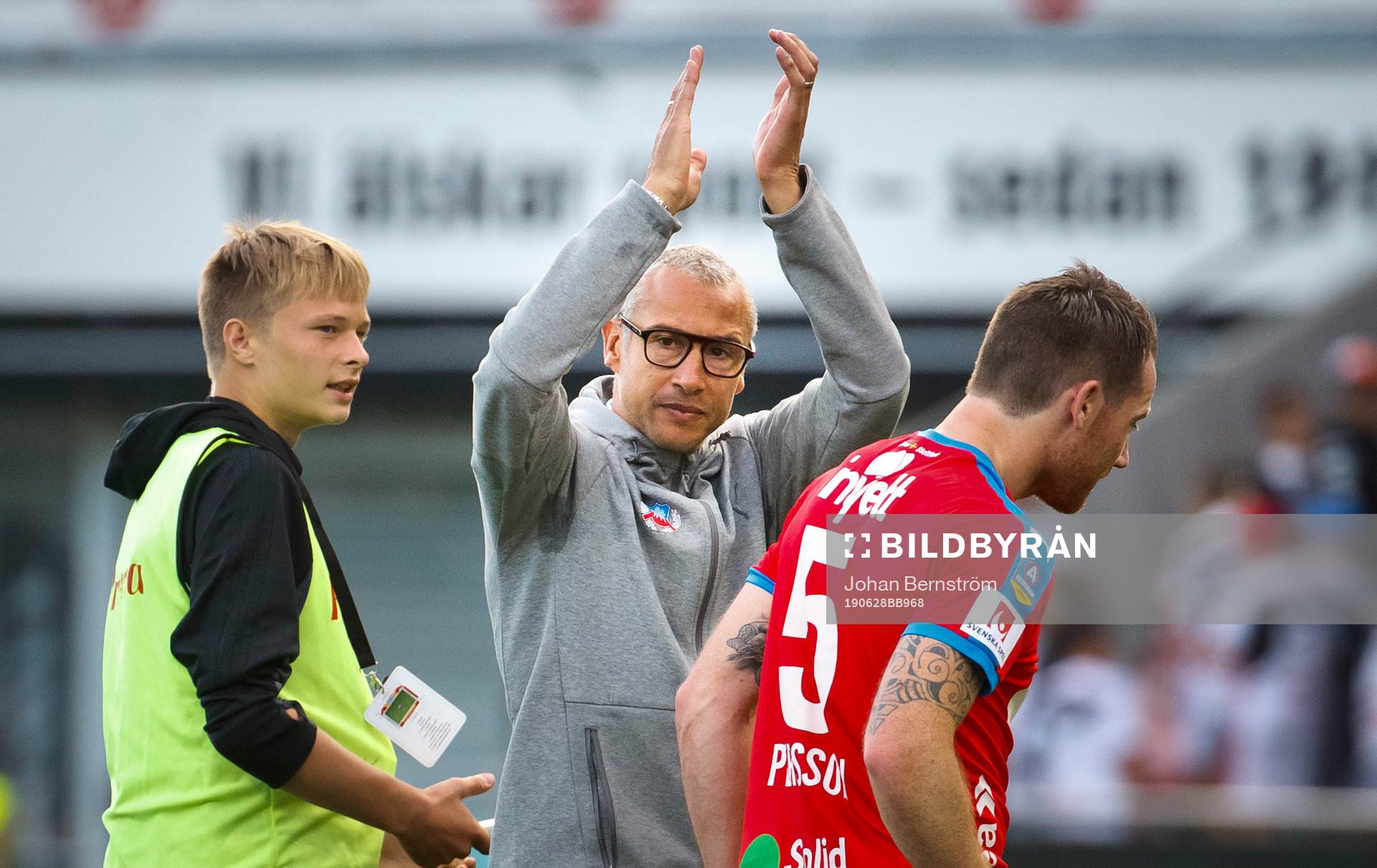 Helsingborgs tränare Henrik Larsson jublar