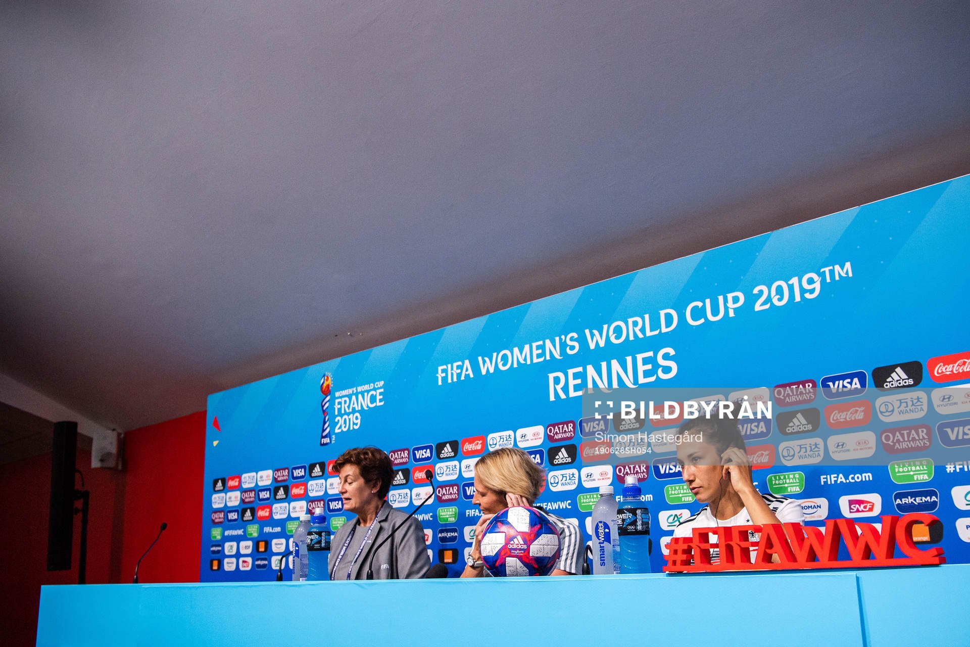 Martina Voss-Tecklenburg, Head coach and Sara Doorsoun of