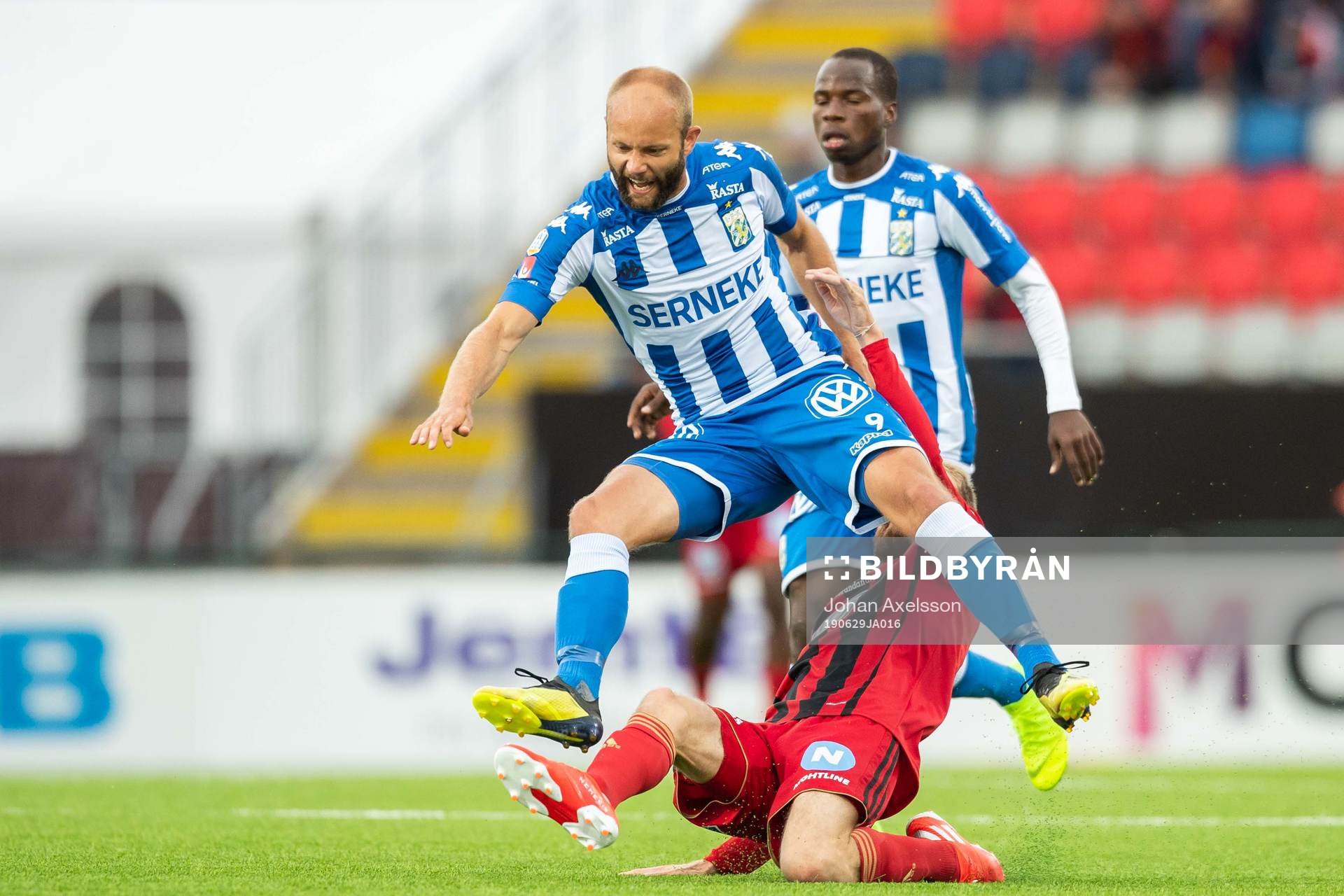 IFK Göteborgs Robin Söder och Östersunds Curtis Edwards