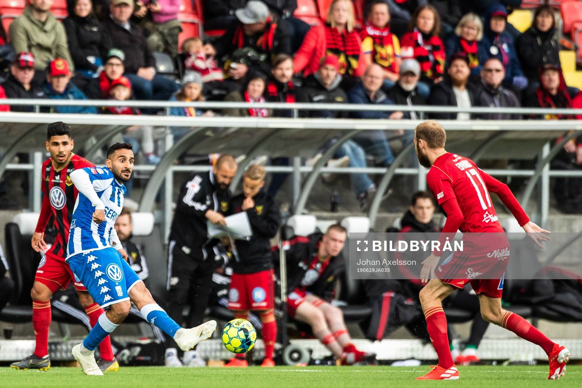 IFK Göteborgs Sargon Abraham och Östersunds Hosam Aiesh fotbollsmatchen i Allsvenskan mellan Östersund och IFK Göteborg den 29 Juni 2019 i Östersund.