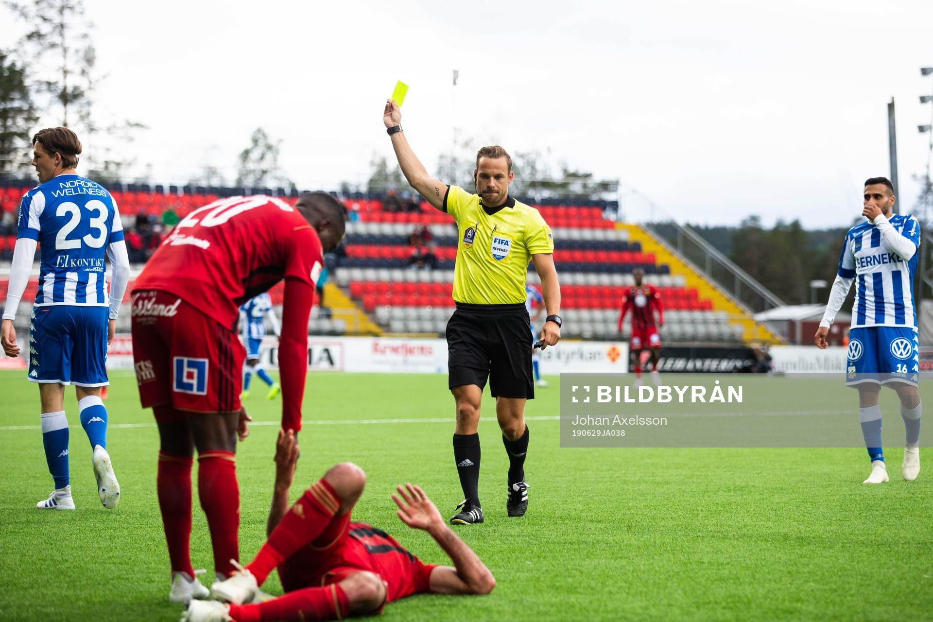 IFK Göteborgs Emil Holm tilldelas en varning