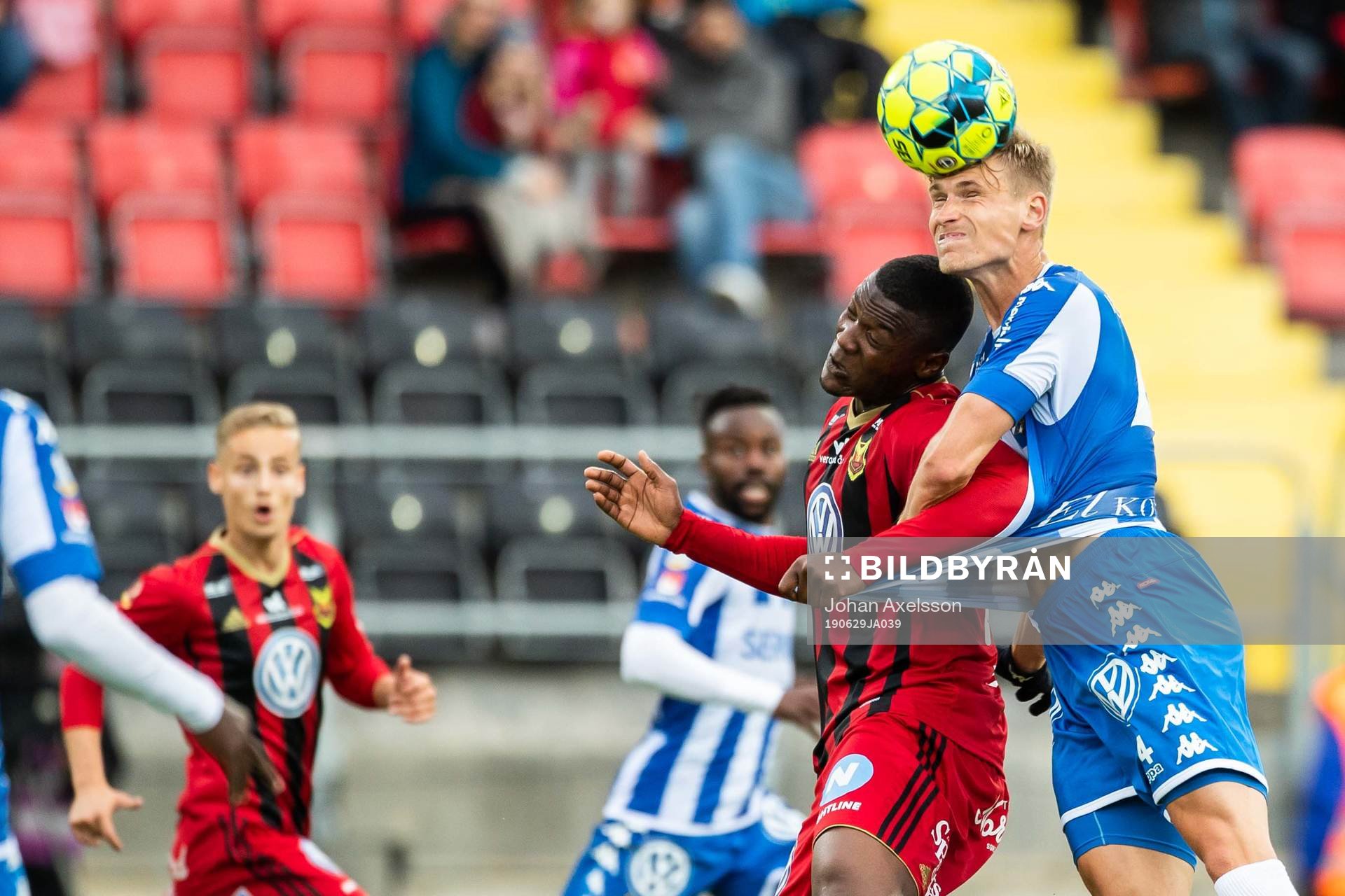 Östersunds Alhaji Gero och IFK Göteborgs Carl Starfelt