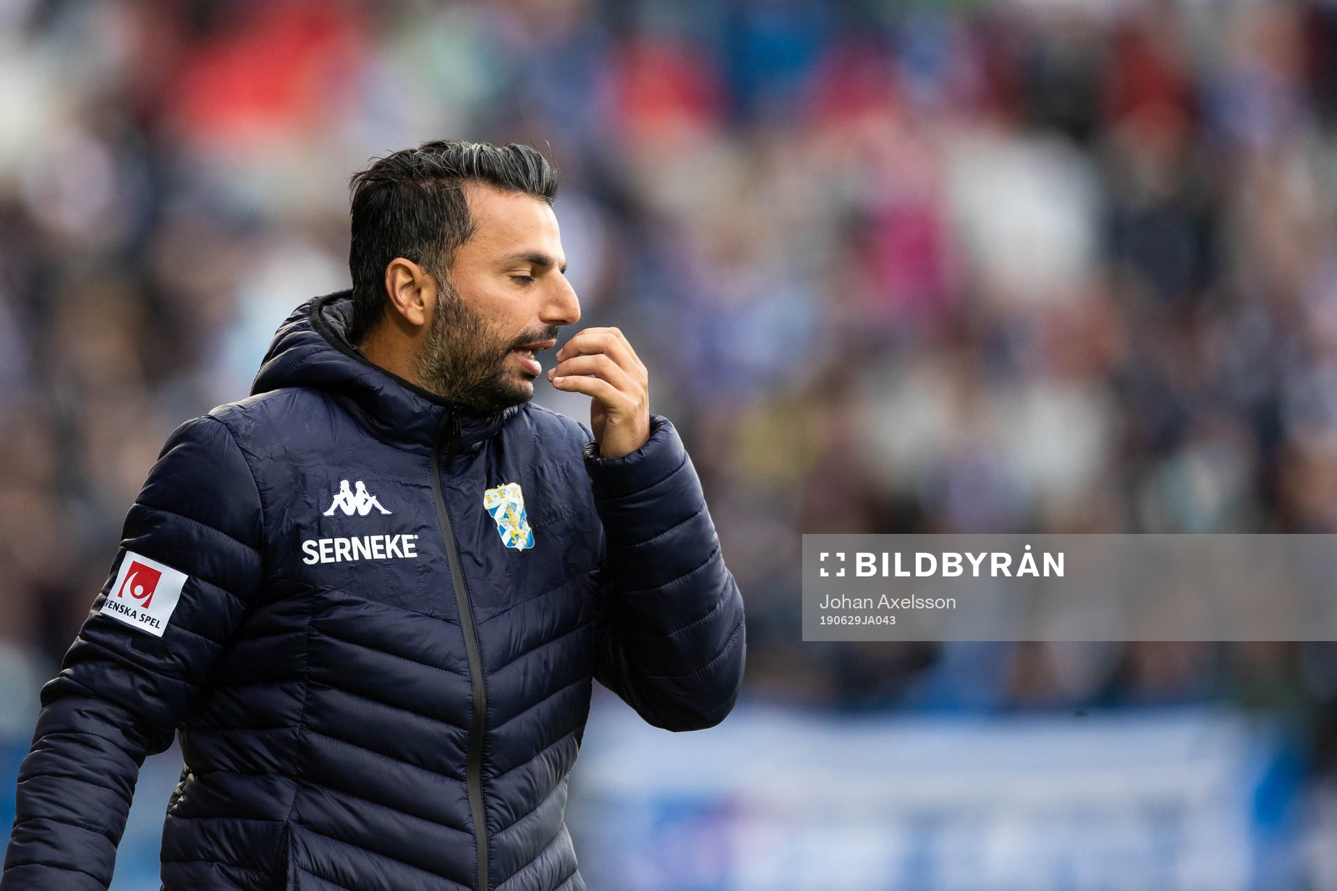 IFK Göteborgs tränare Poya Asbaghi deppar