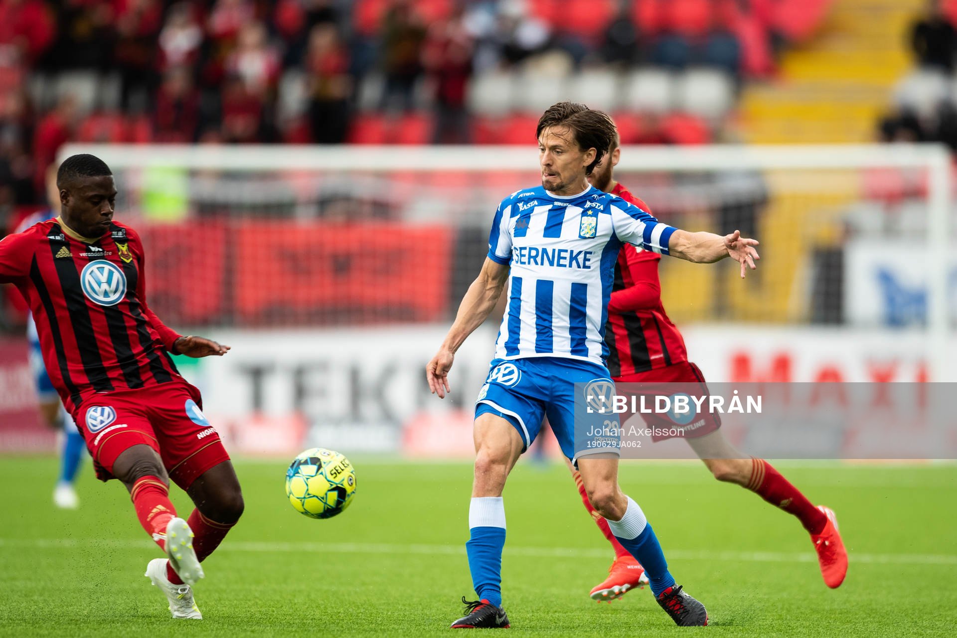 IFK Göteborgs Lasse Vibei kamp med Östersunds Isak