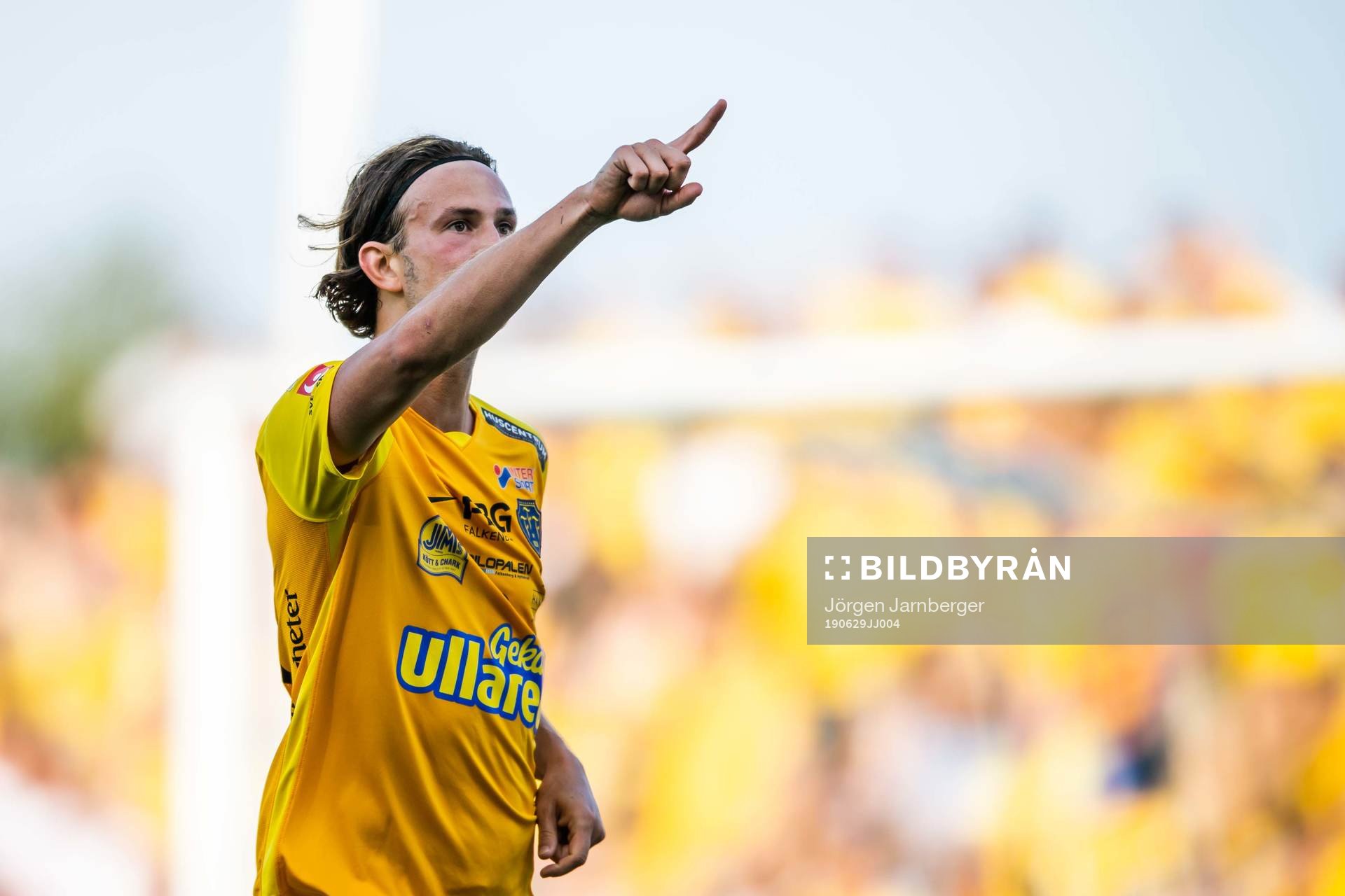 Falkenbergs Robin Östlind jublar
