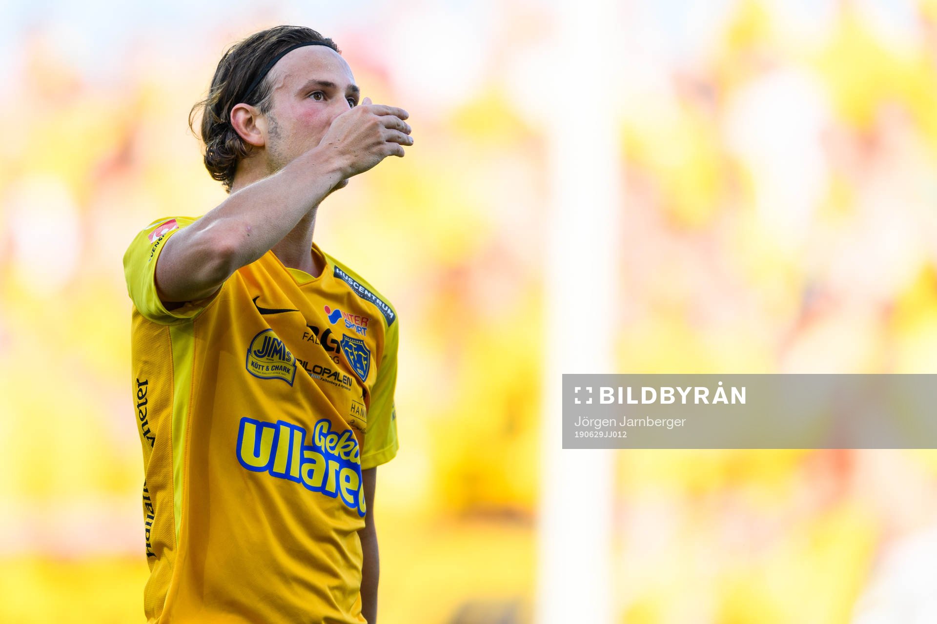 Falkenbergs Robin Östlind jublar