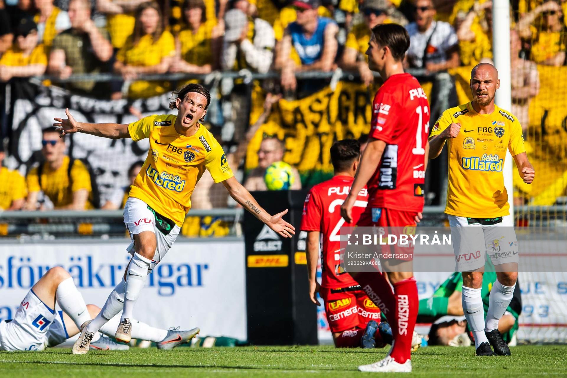 Falkenbergs Robin Östlind jublar