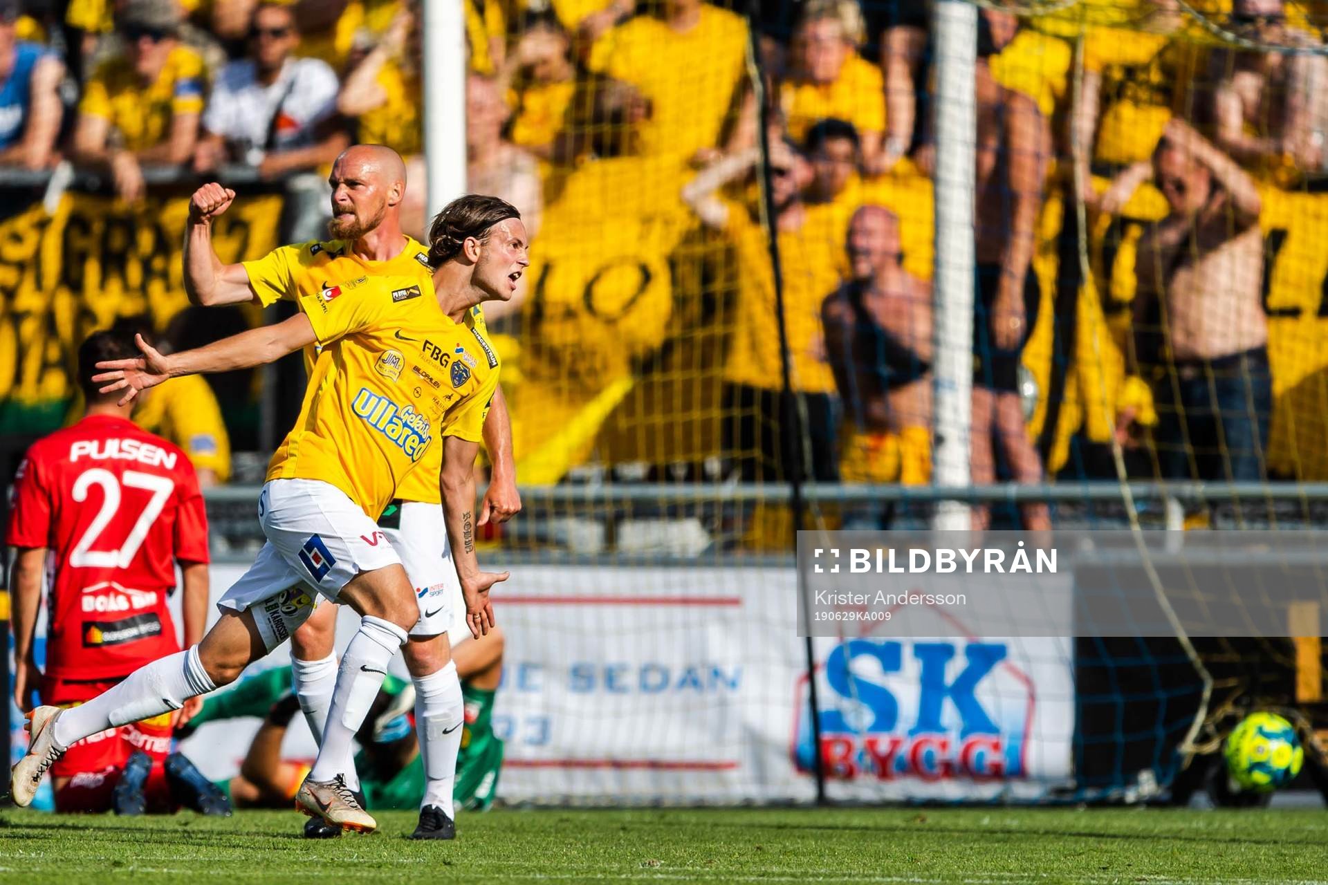 Falkenbergs Robin Östlind jublar