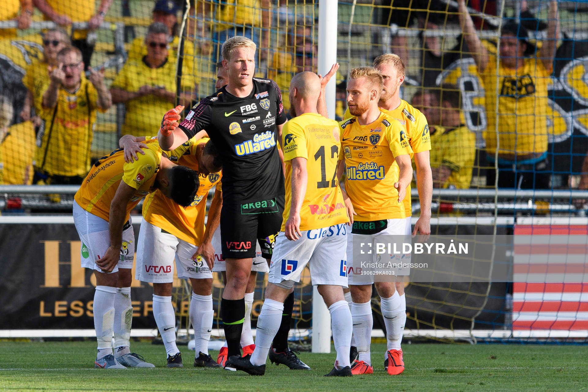Falkenbergs spelare jublar