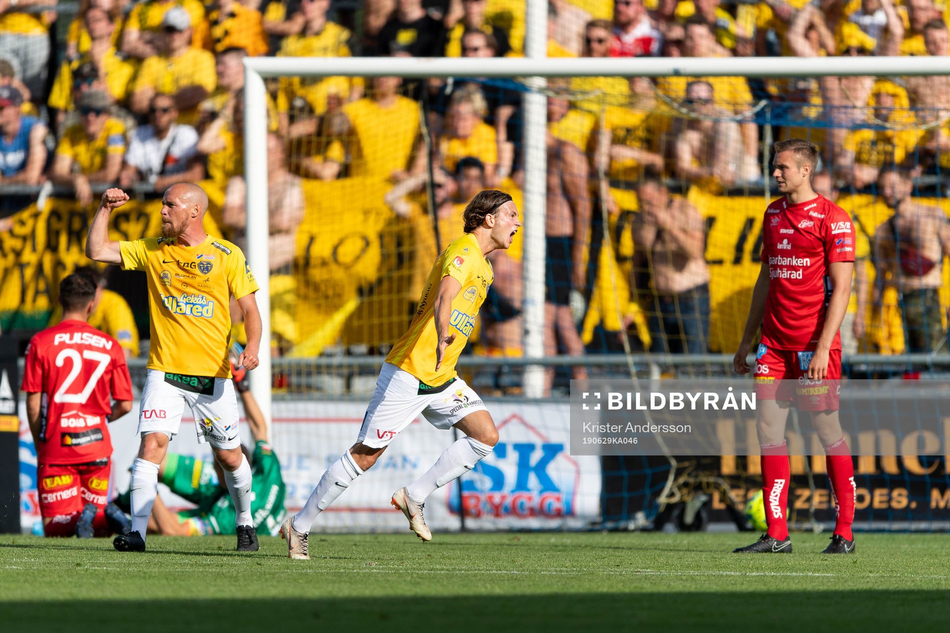 Falkenbergs Robin Östlind jublar