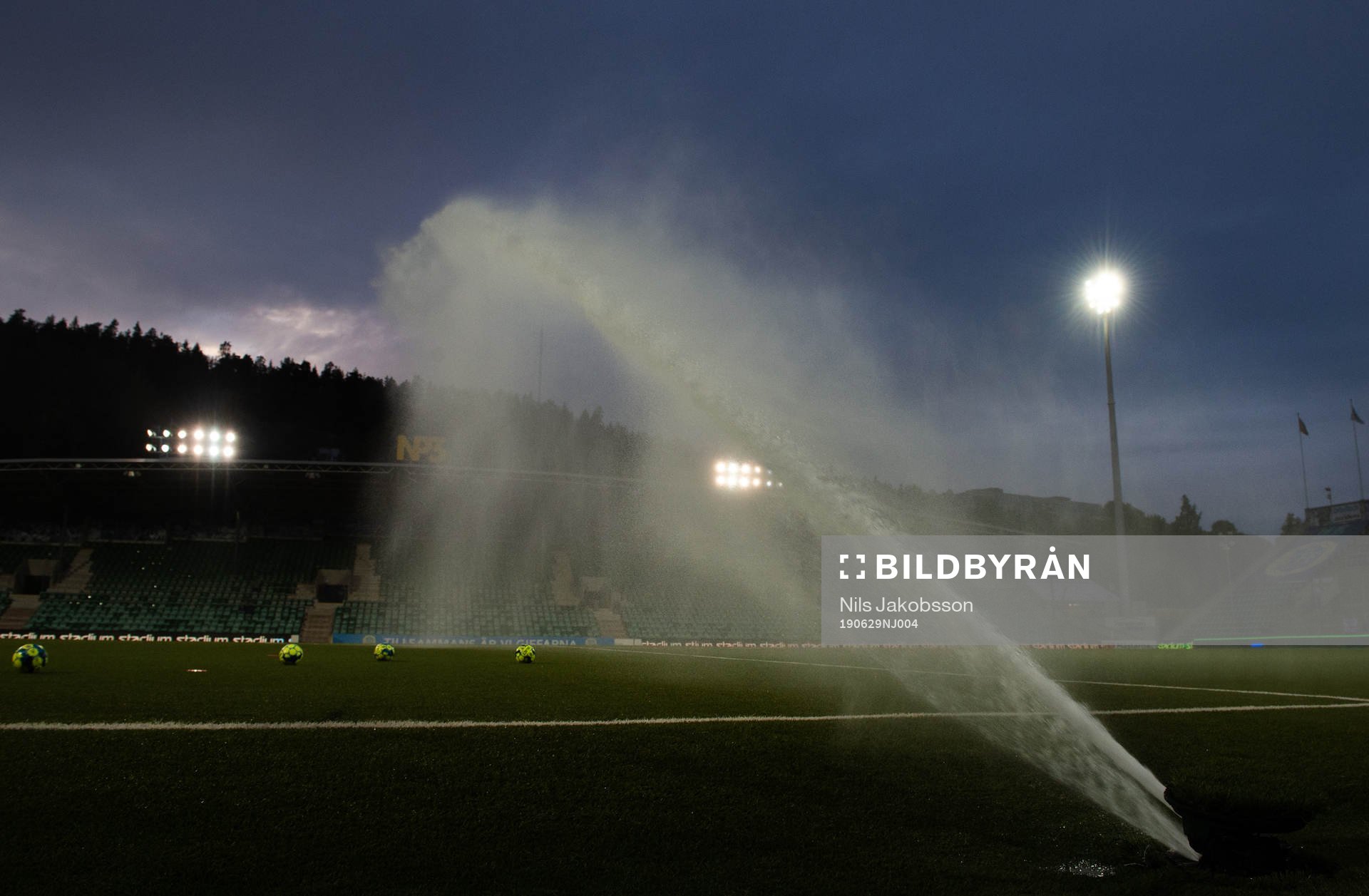 NP3 arena bevattnas innan fotbollsmatchen i Allsvenskan