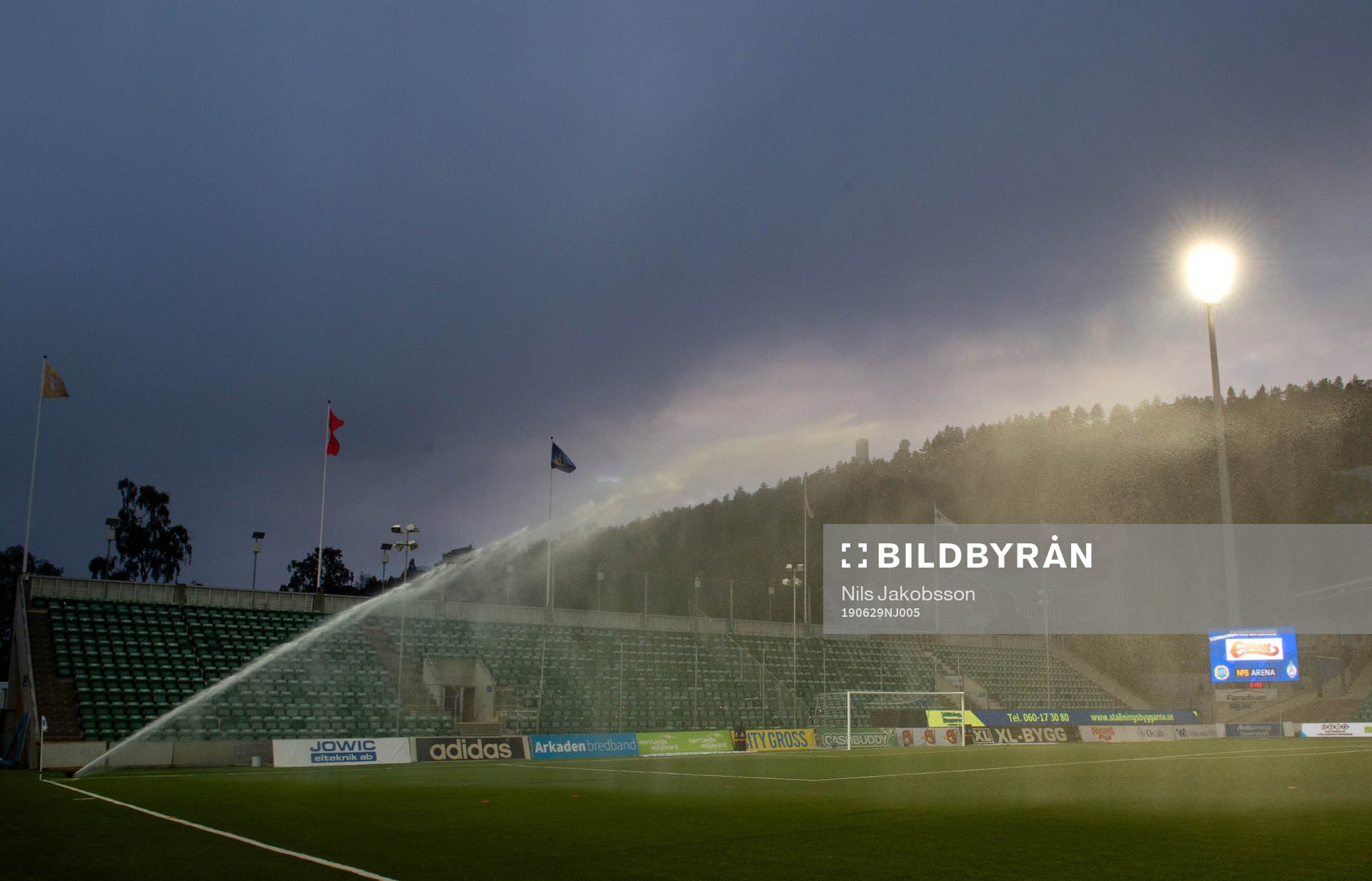 NP3 arena bevattnas innan fotbollsmatchen i Allsvenskan