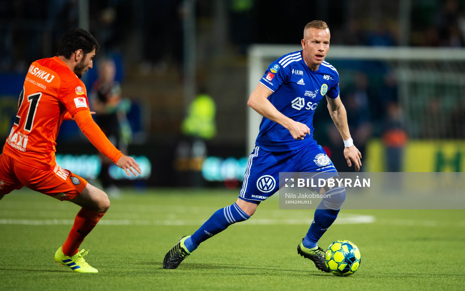 AFC Eskilstunas  Anel Rashkaj och Sundsvalls Tobias Eriksson