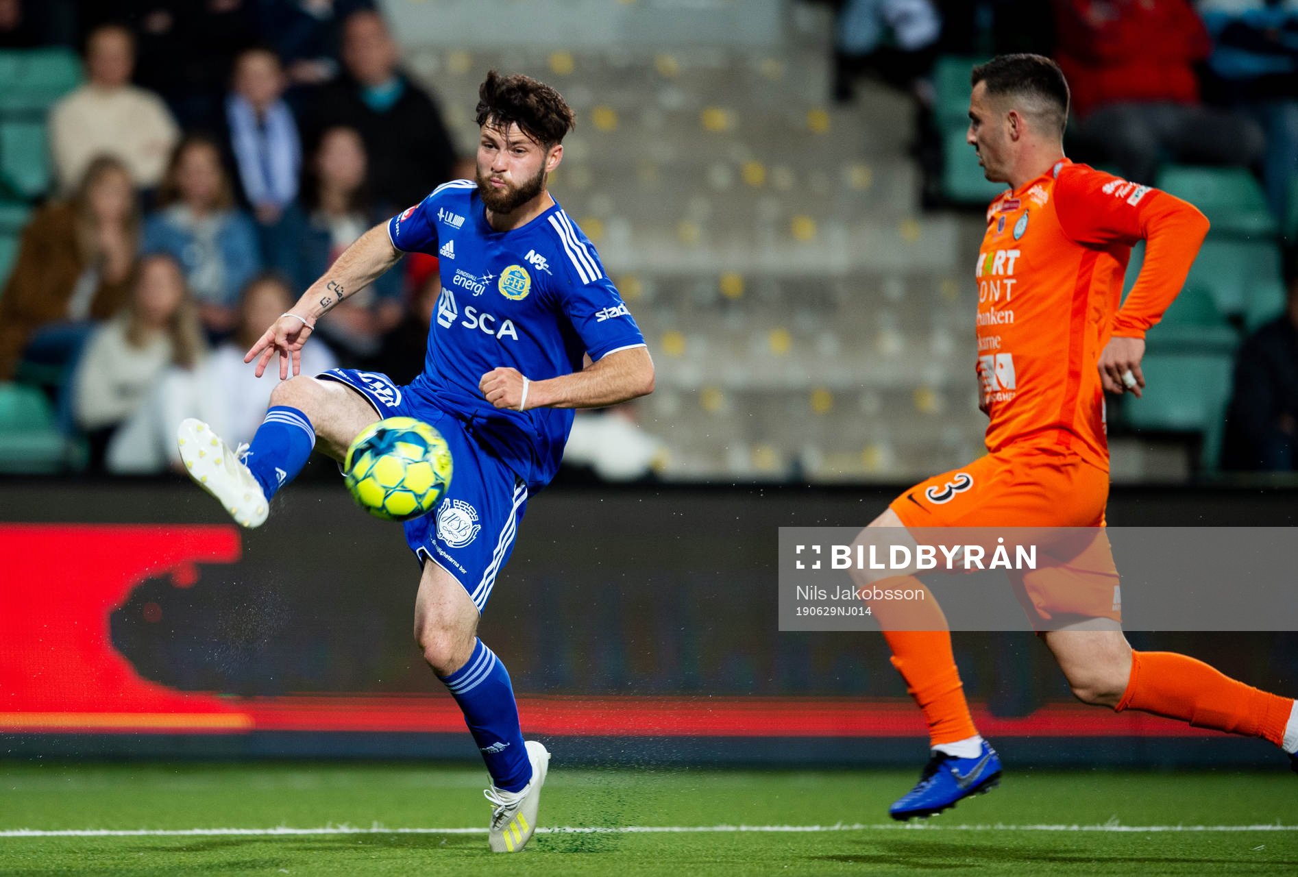 Sundsvalls Jonathan Tamimi Syberg och AFC Eskilstunas Kadir