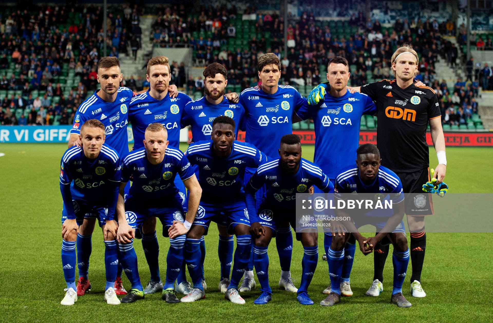 Sundsvalls startelva, bakre raden Carlos Gracia, David Myrestam, Jonathan Tamimi Syberg, David Batanerom Alexander Blomqvist, målvakt William Eskelinen, främre raden Albin Palmlöv, Tobias Eriksson, Peter Wilson, Maic Sema, Pa Konate innan fotbollsmatchen i Allsvenskan mellan GIF Sundsvall och AFC Eskilstuna den 29 juni 2019 i Sundsvall.